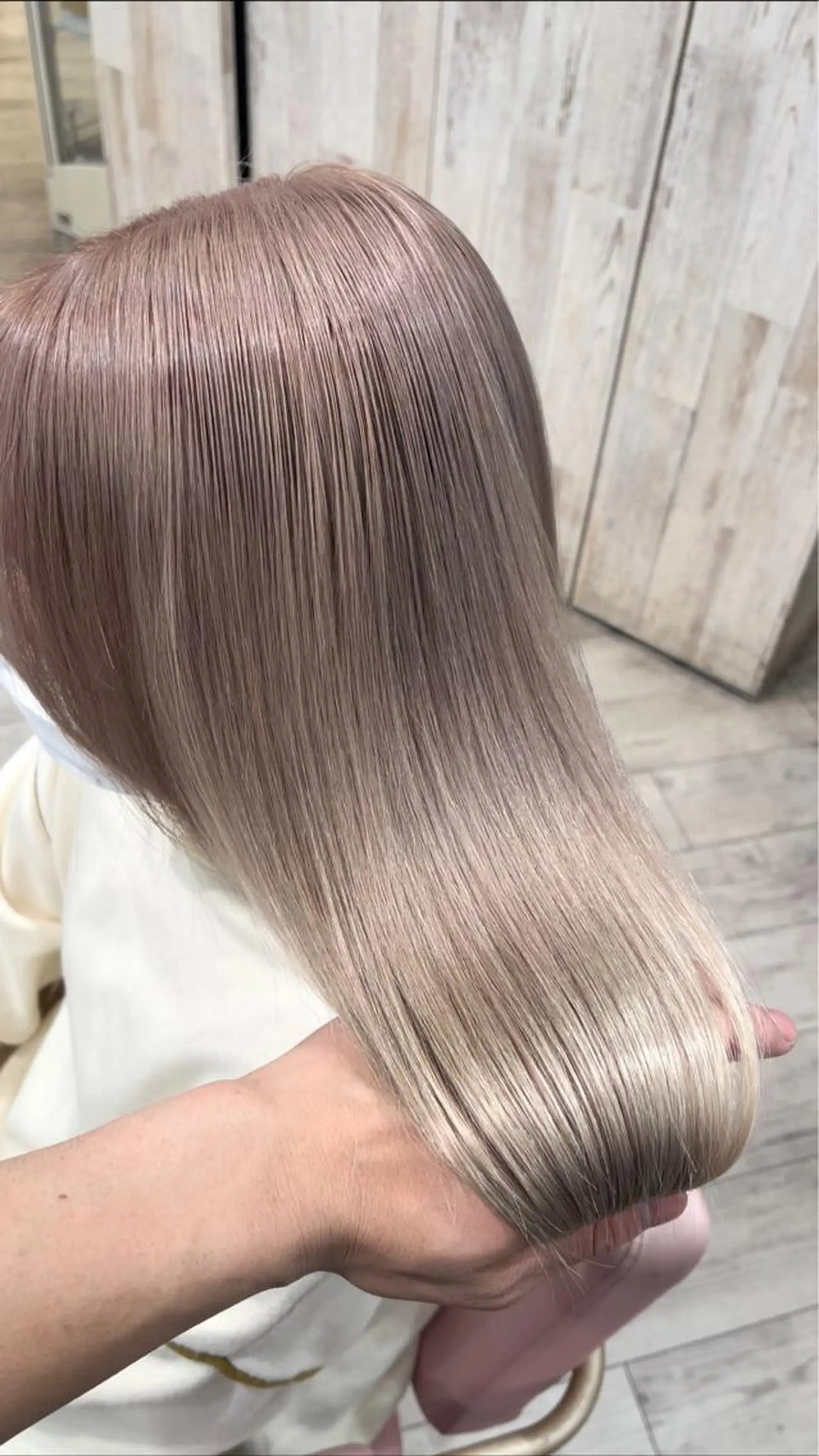 ロング カラー 高島大登/顔周り /ミルクティーのヘアスタイル