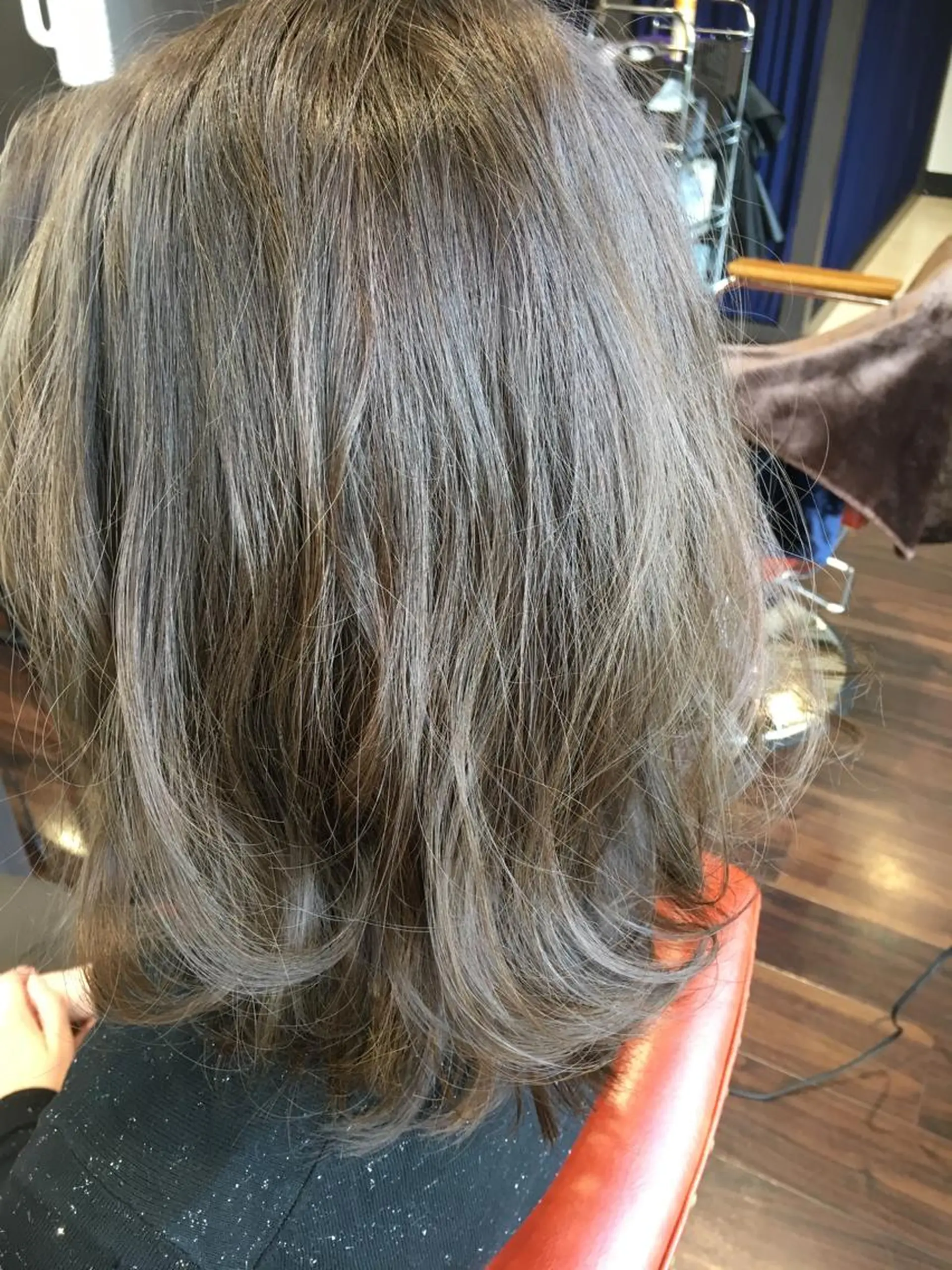 ミディアム カラー グレージュ シェアサロンR所属・川合 勇気のヘアスタイル