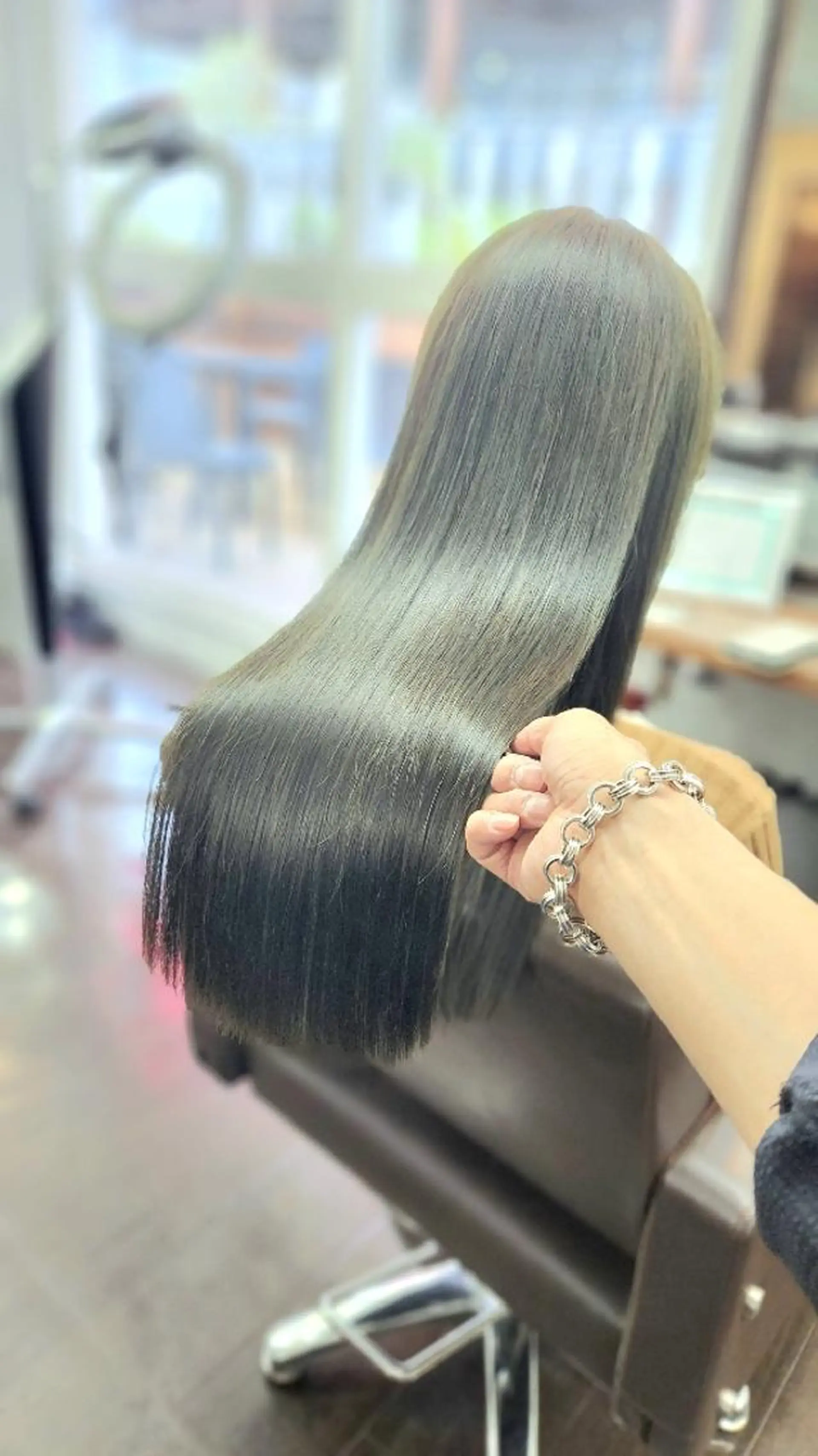 ロング 髪質改善 ロング 縮毛矯正 トリートメント 酸熱トリートメント カット ヘアカラー トリートメント ヒロセ シュウジのヘアスタイル