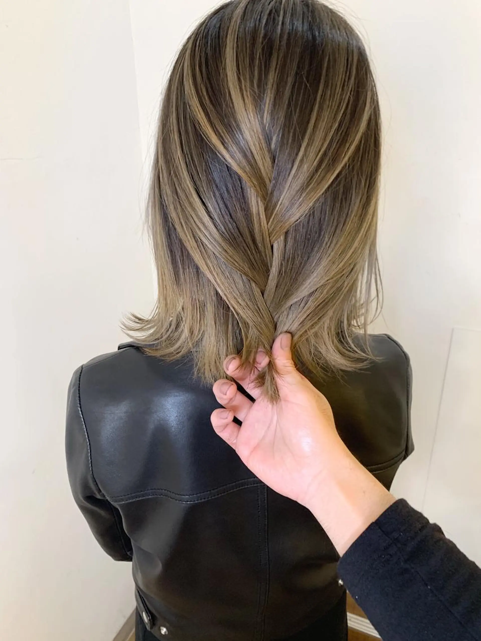 ミディアム レイヤーカット 可児 令路のヘアスタイル