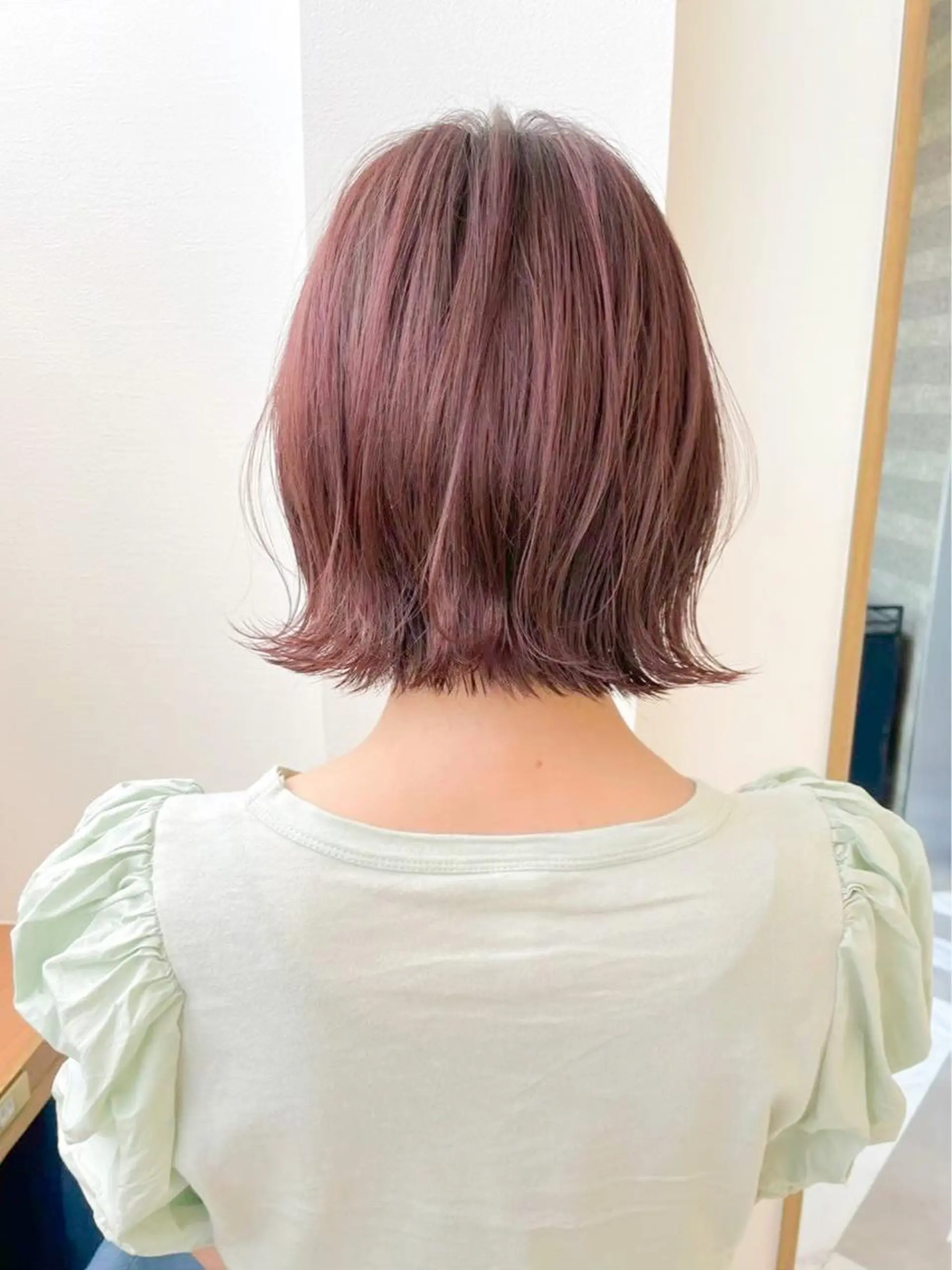 ミディアム カラー ショートボブ ミディアムパーマ グレージュ ボブ 外ハネヘア ヘアカラー トリートメント ヘアセット 横浜/ショート/ パーマ/髪質改善 丹のヘアスタイル