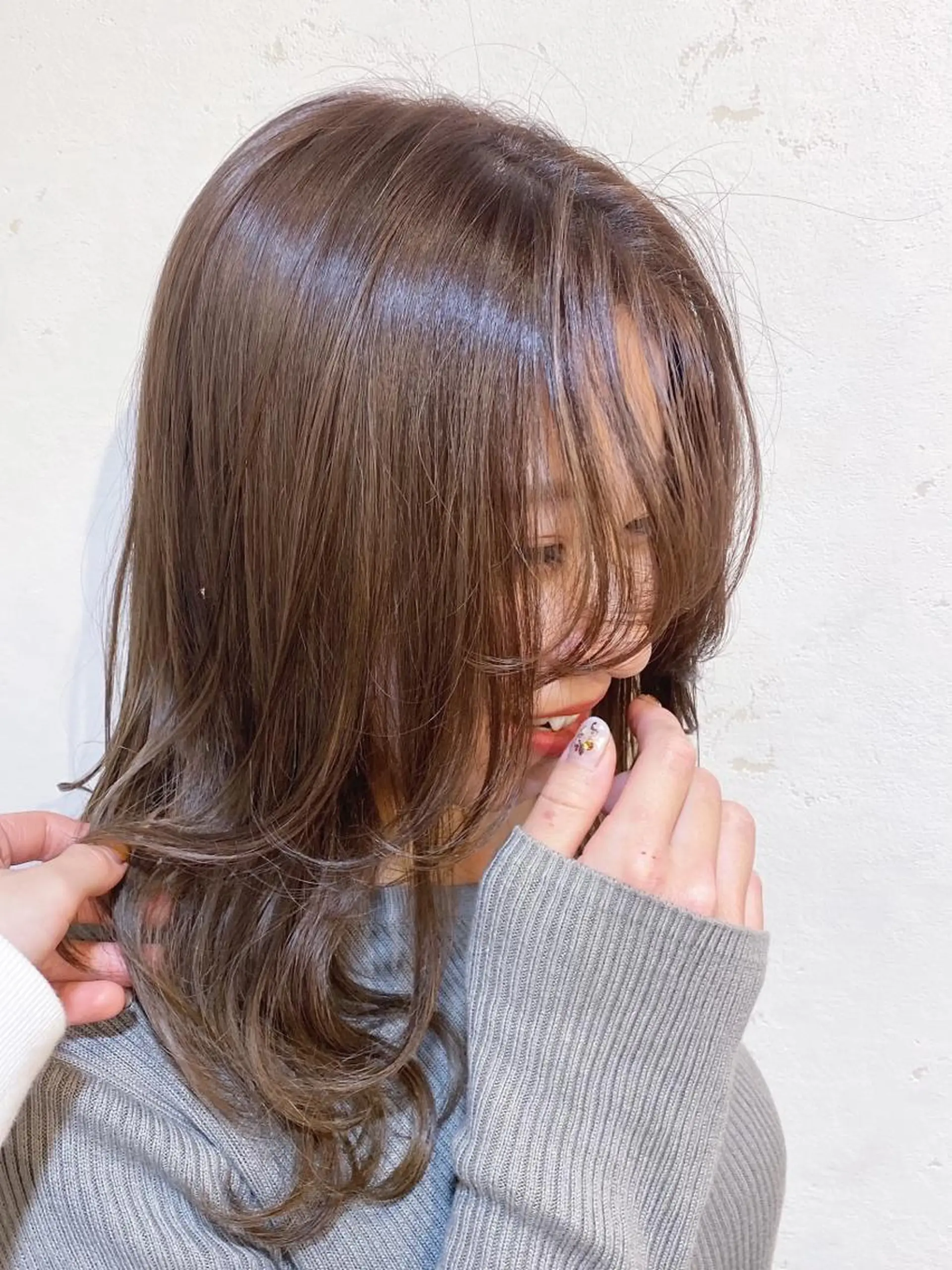 セミロング カラー 畑中 愛梨のヘアスタイル
