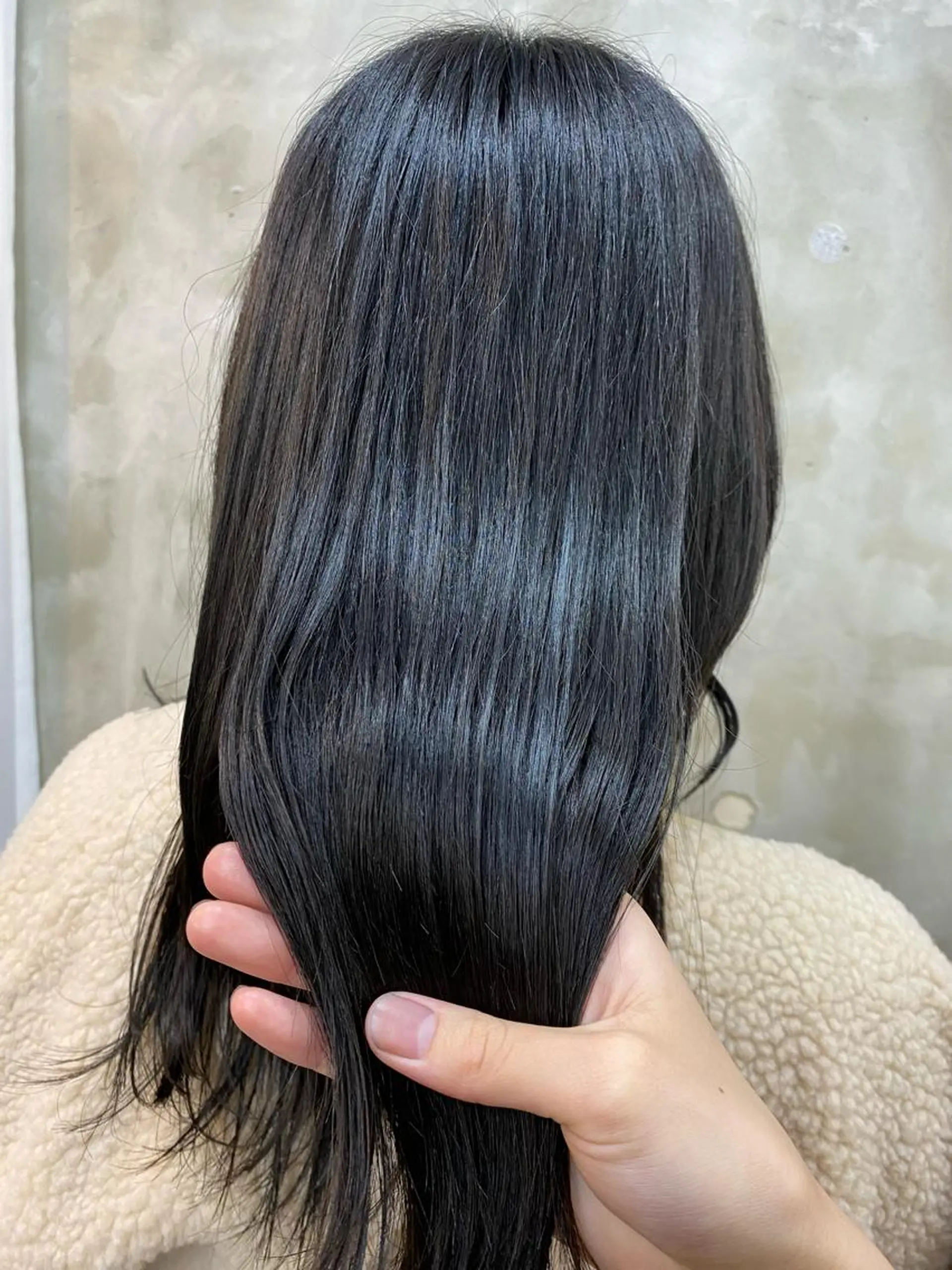 ロング カラー 黒髪 ブリーチ ブルーカラー ブルーブラック ブリーチなしカラー 志賀 あずみのヘアスタイル