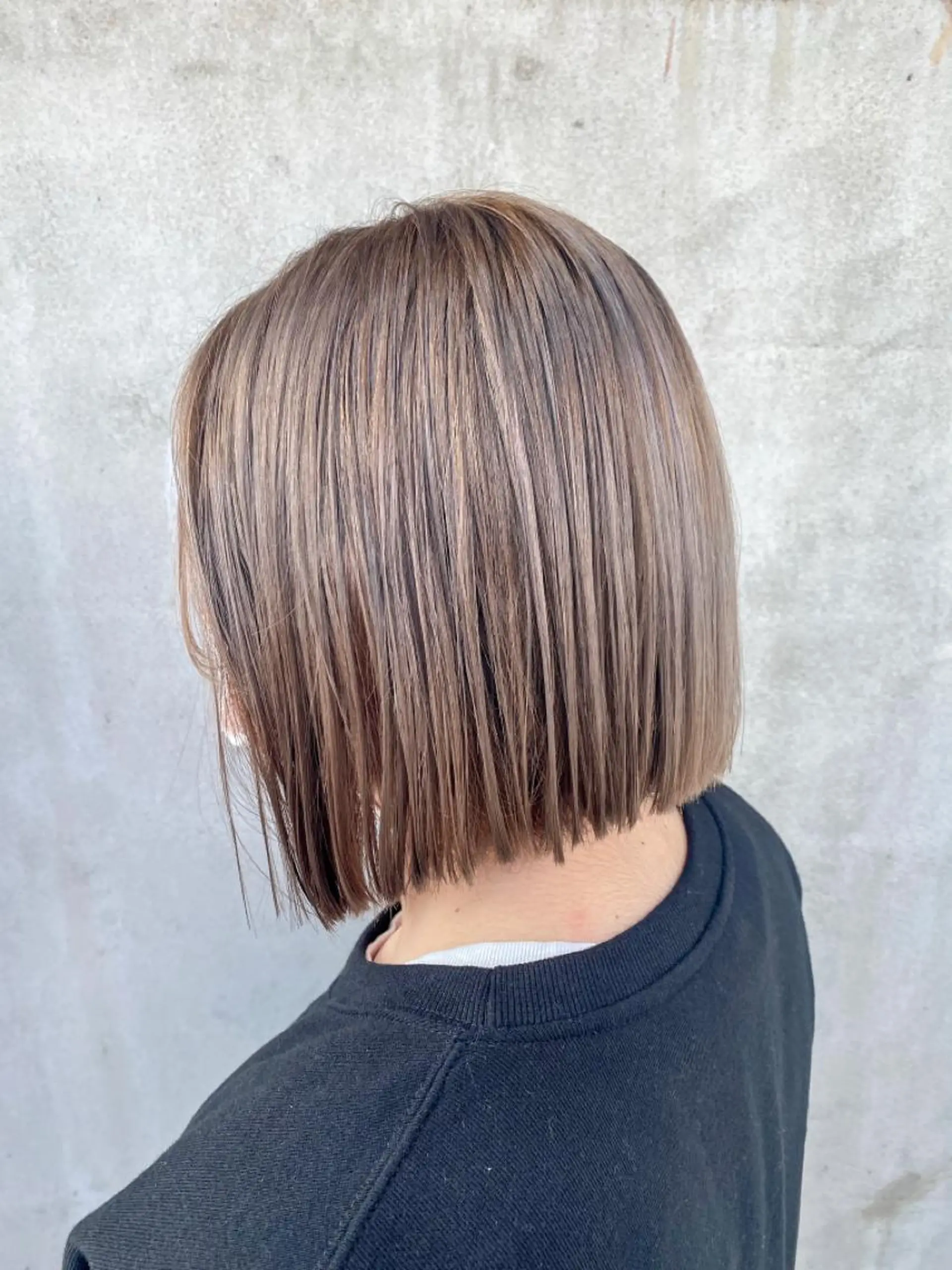 ミディアム カラー ベージュカラー ブリーチ ミルクティーベージュ カット ヘアカラー NAGON STYLE  MICI所属・佐藤 美聡のヘアスタイル