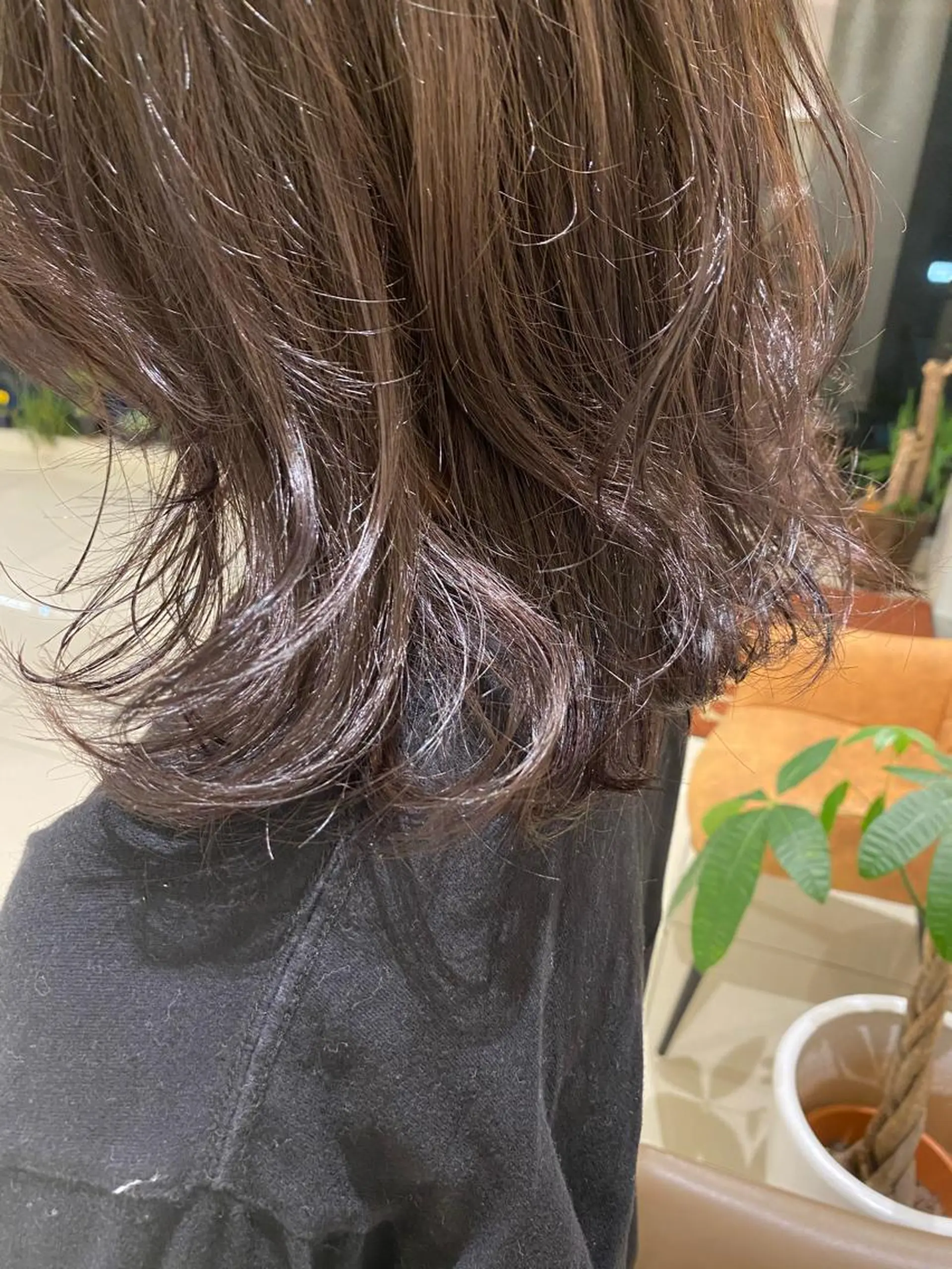 プレイングカラー🤍 細めハイライトのヘアスタイル
