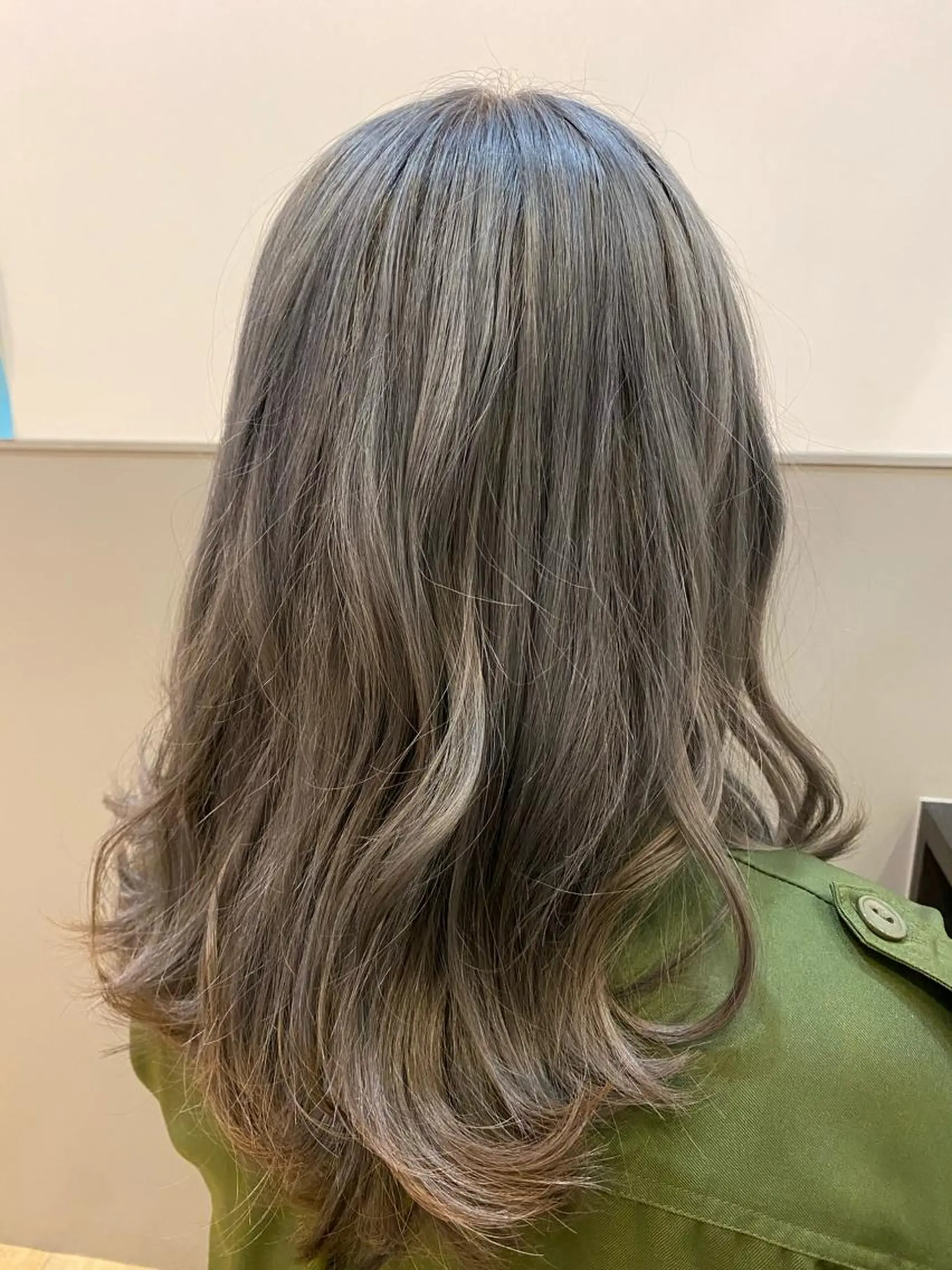 ロング カラー XXXY'S Color Flip所属・小宮 真理奈のヘアスタイル