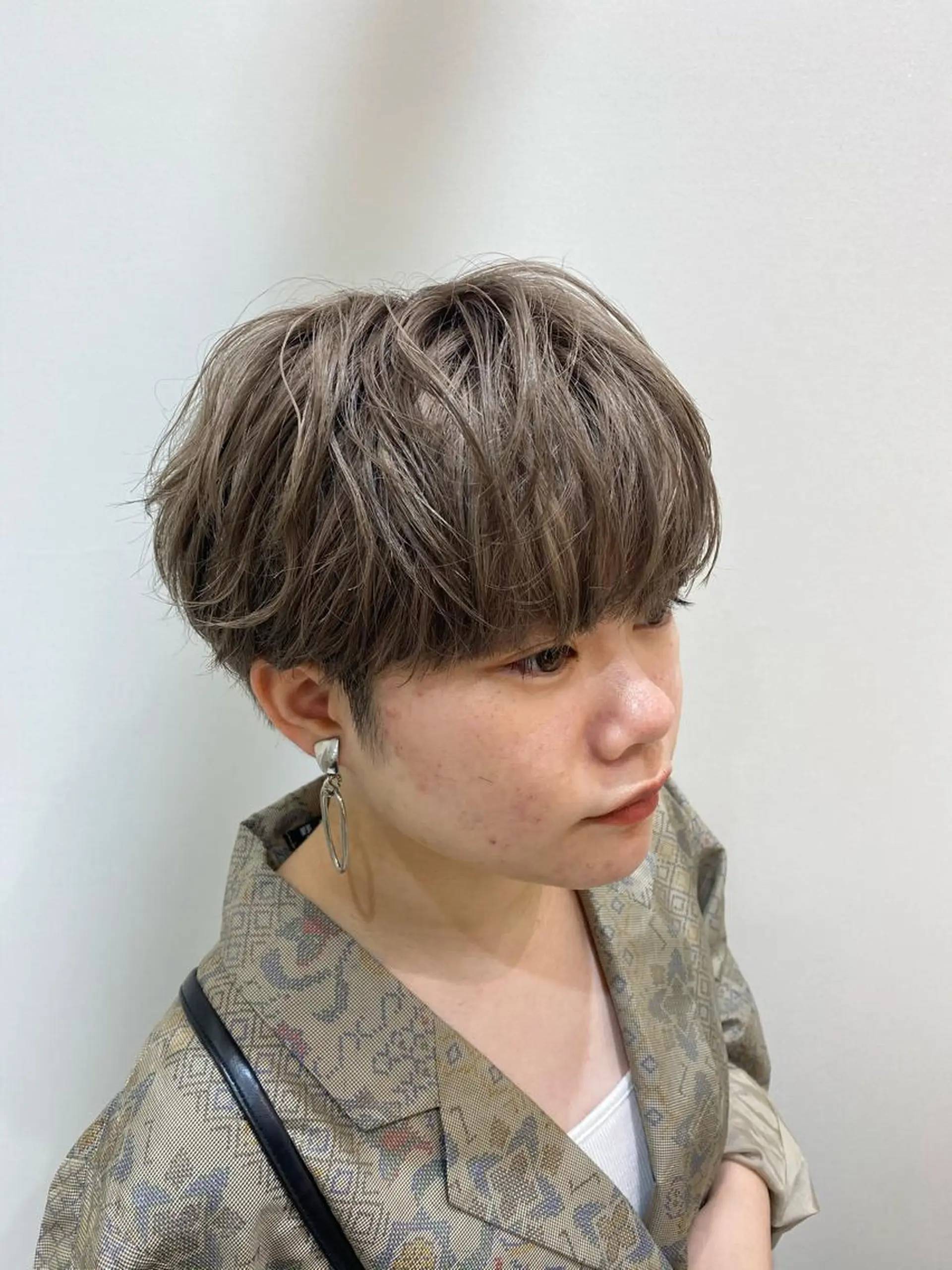 ショート カラー ベージュカラー ブリーチ イルミナカラー ミルクティーベージュ 🌱メンズパーマ🌱 篠崎 はやとのヘアスタイル