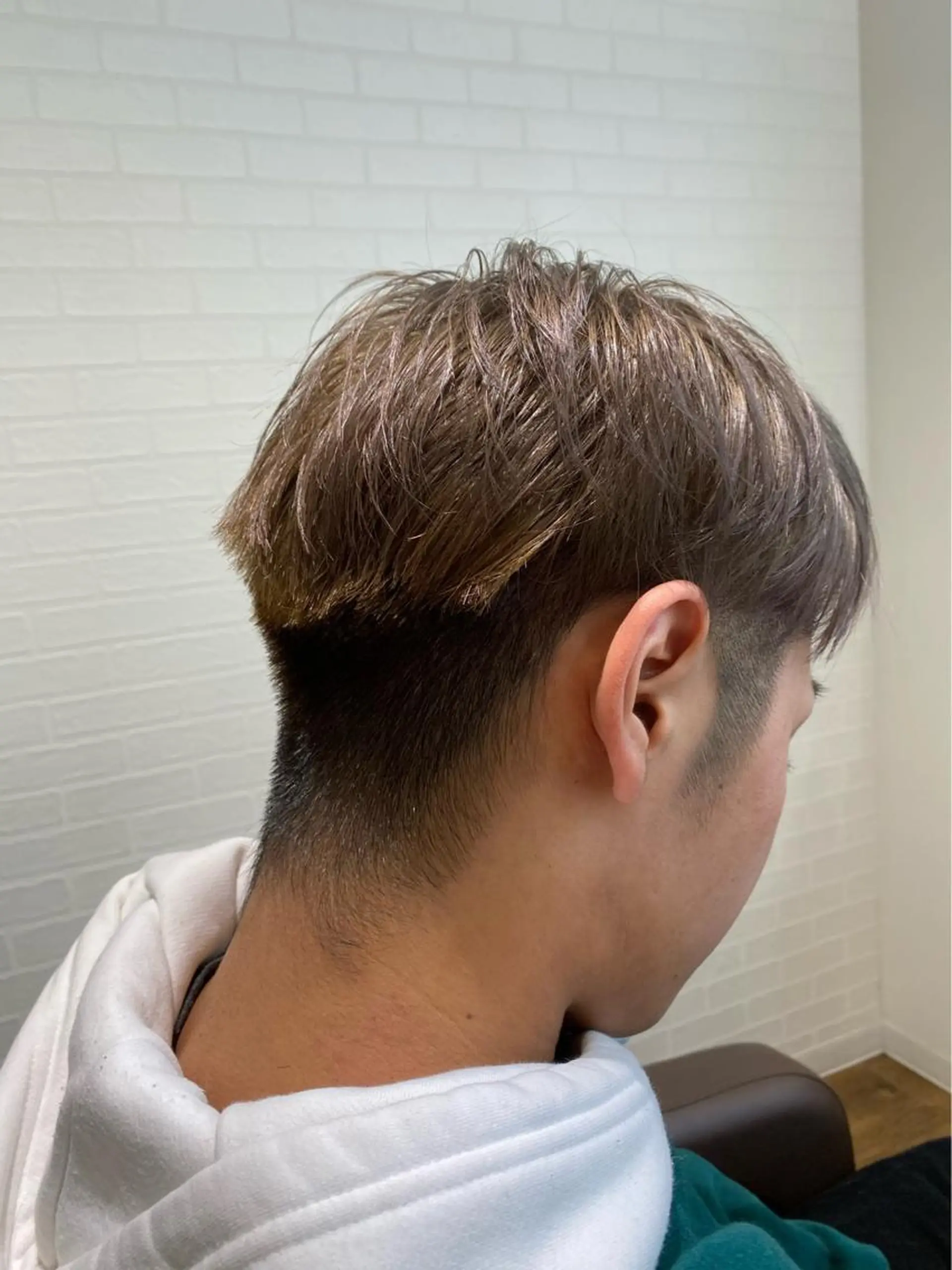 ショート カラー メンズ メンズハイトーン ハイトーンカラー FOR Men`s hair所属・高橋 一樹のヘアスタイル