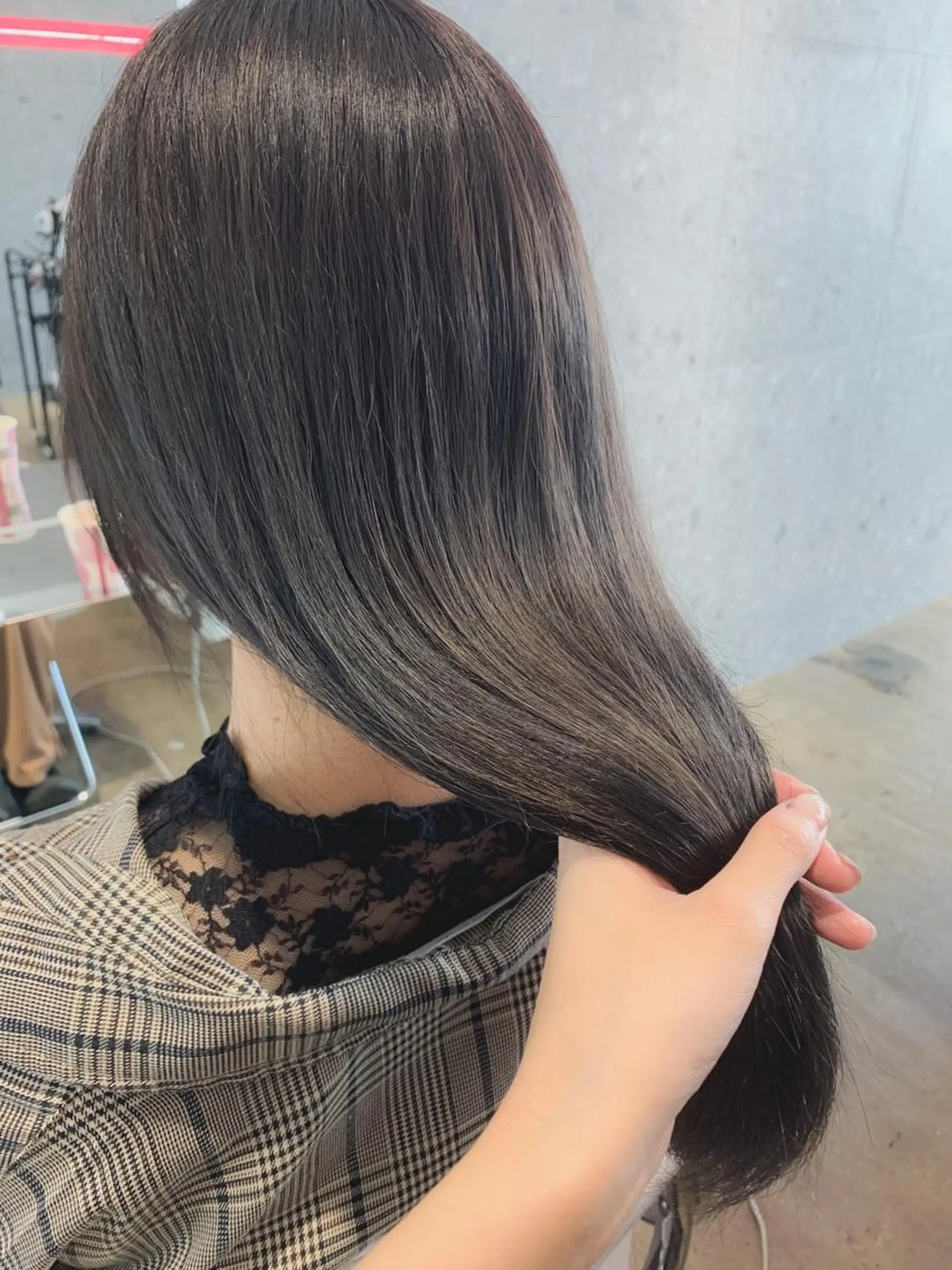 ロング カラー グレージュ ヘアカラー トリートメント PHIDGE所属・山下 千明のヘアスタイル