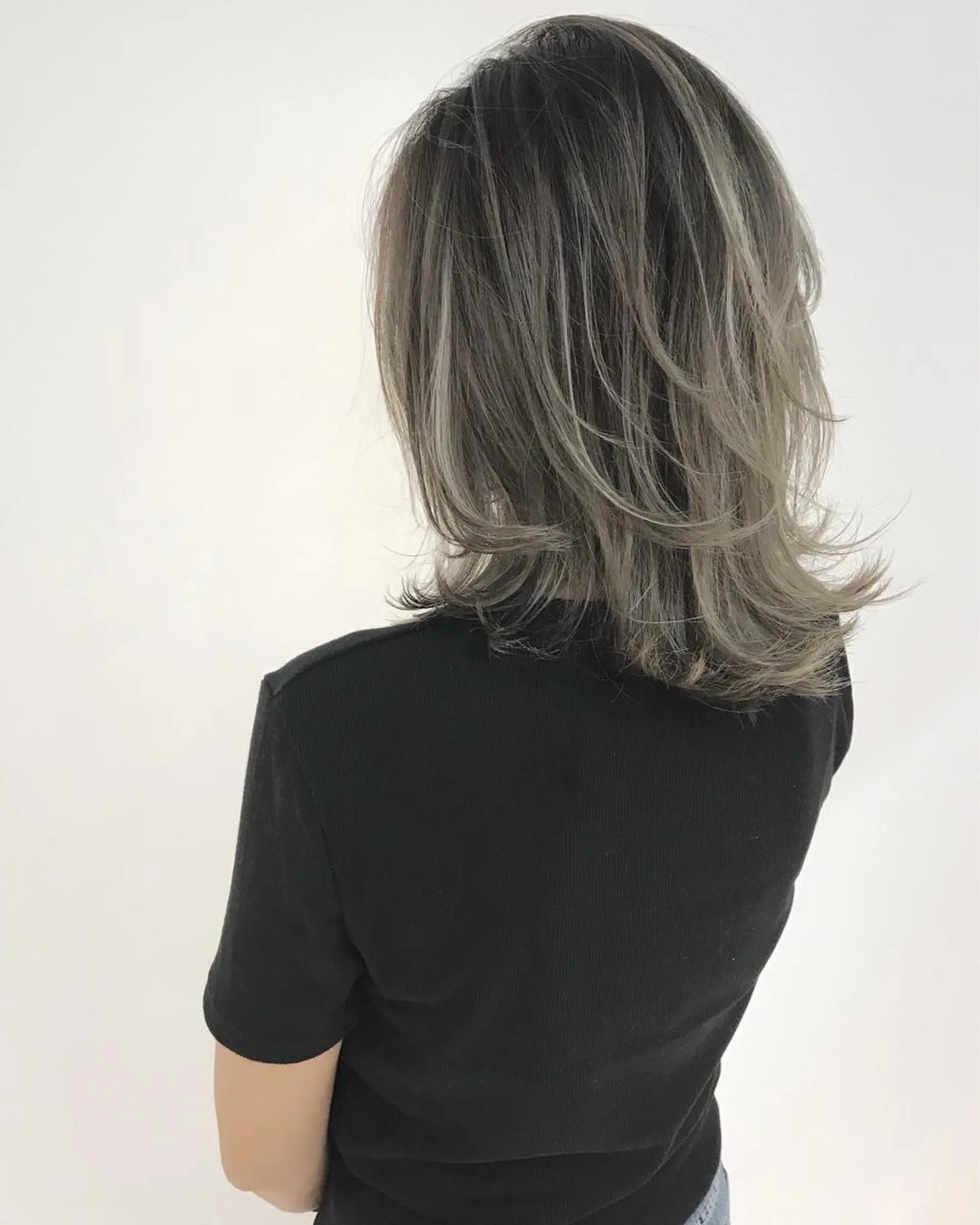 セミロング カラー バレイヤージュ ブリーチ レイヤーカット カット ヘアカラー grow恵比寿【グロウ】髪質改善/ハイライト/ブリーチ/レイヤーカット所属・奥野 貴史　代表　レイヤーのヘアスタイル