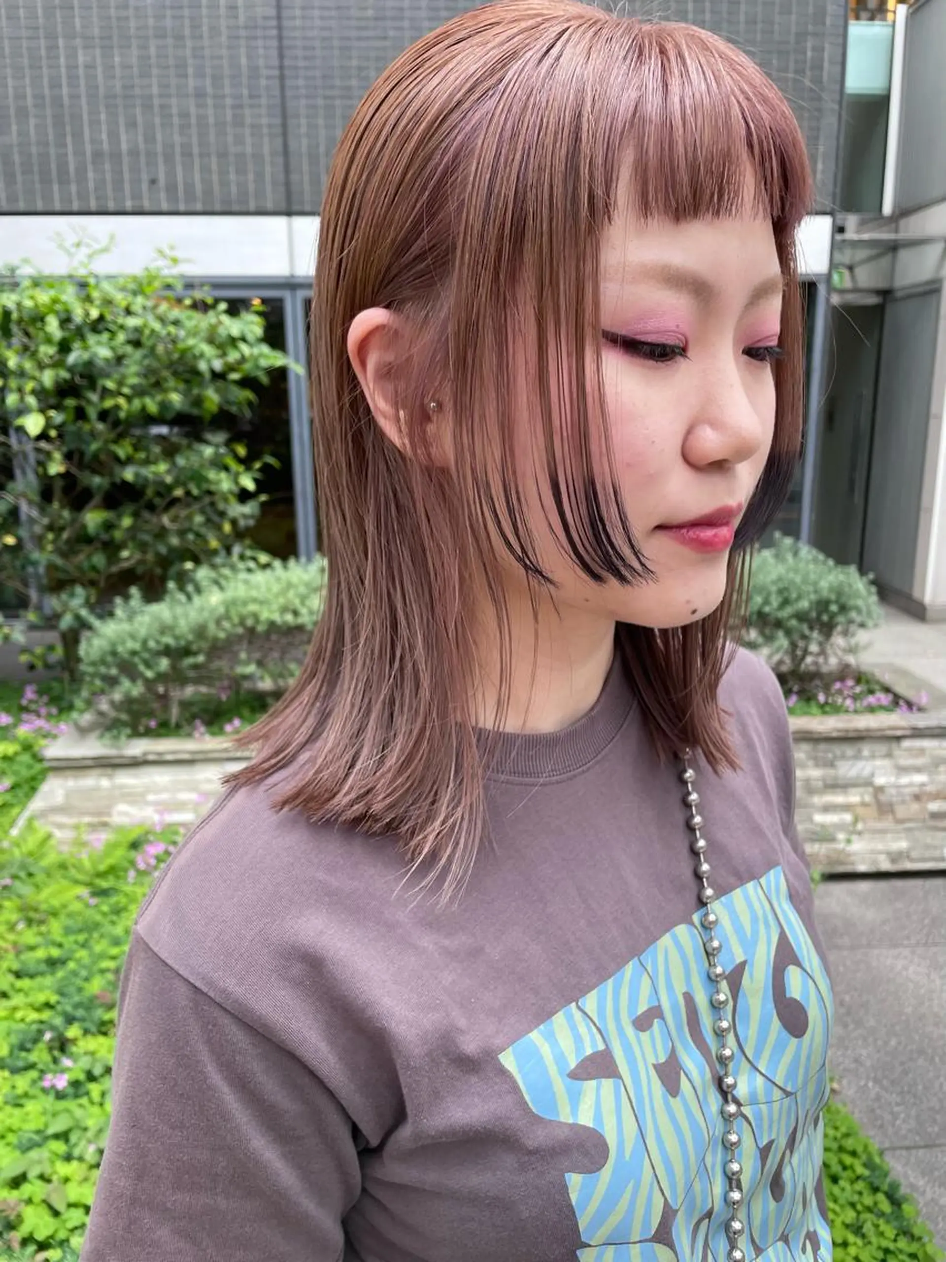 ミディアム カラー パーマ ヘアアレンジ メンズ キッズ ネイル マツエク・マツパ アイブロウ ベージュカラー ダークシルバー シルバー シルバー カット ヘアカラー トリートメント tatsumi/ボブ ウルフ/レイヤーのヘアスタイル