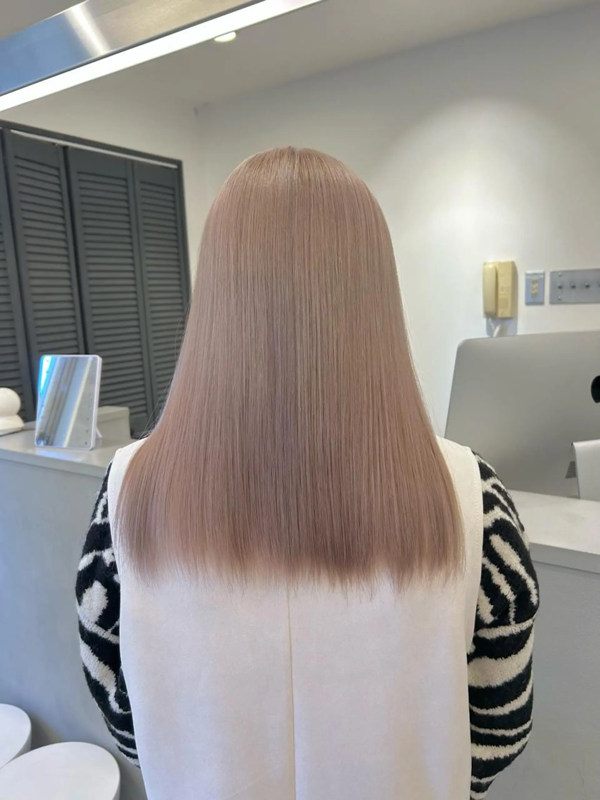 セミロング カラー 韓国風ヘア ヘアカラー ハイトーン特化サロン 🍑momo🍑のヘアスタイル