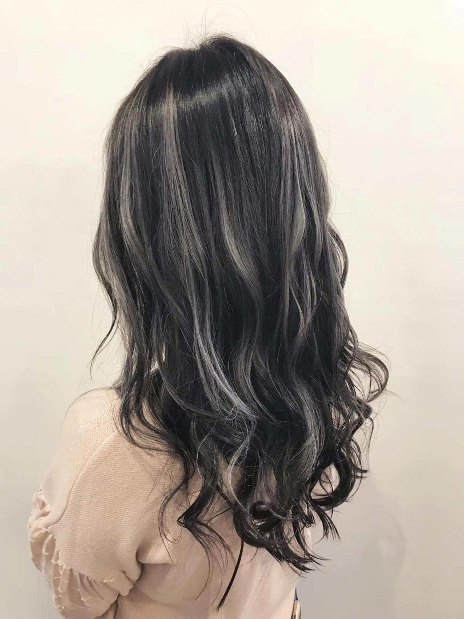 セミロング カラー ブリーチ ハイライトカラー ハイライト 平尾 拓也のヘアスタイル