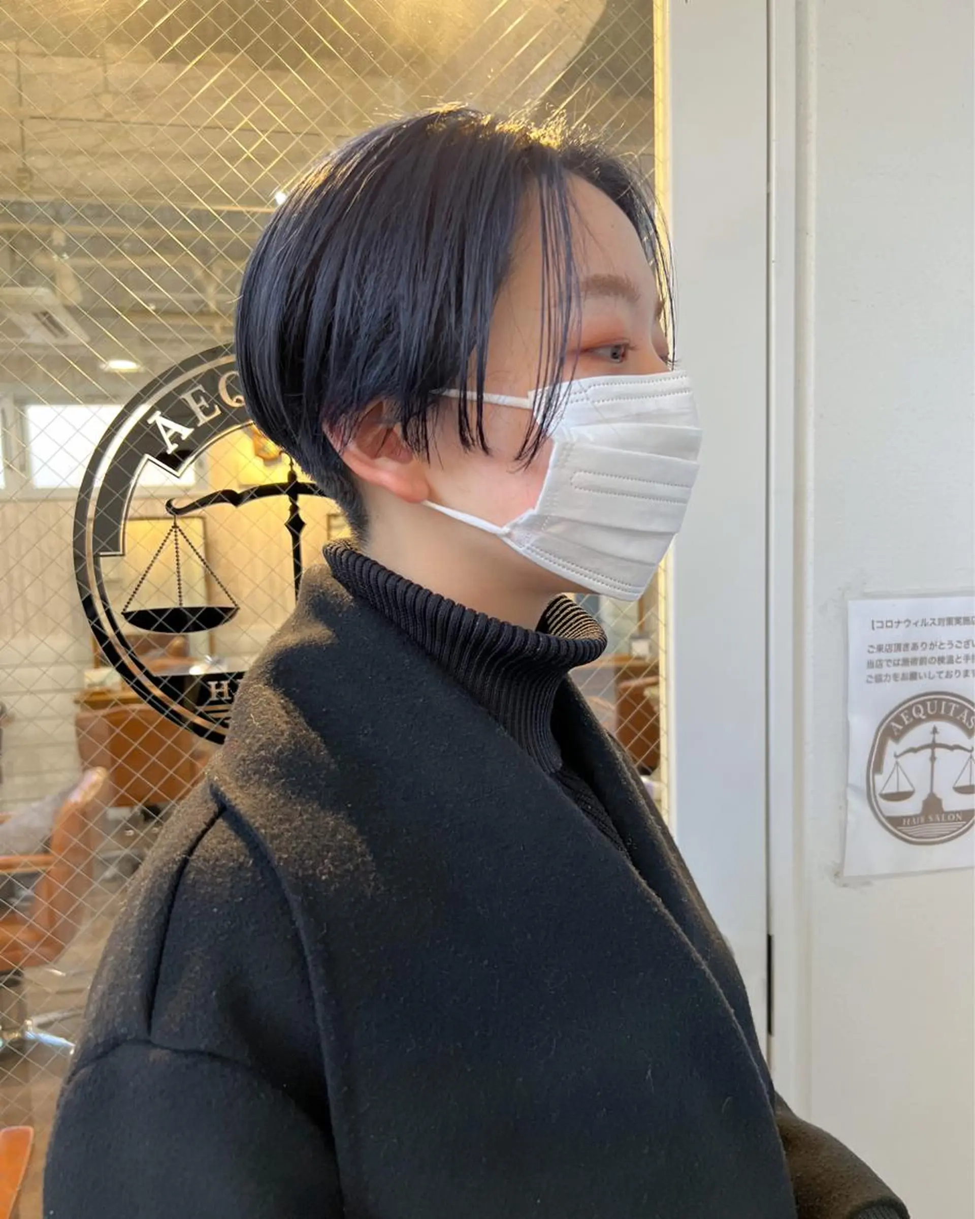ショート カラー ショートボブ ベージュカラー ブリーチ ケアブリーチ 透明感カラー ヘアカラー トリートメント a moment(モーメント)所属・蔵前 デザインカット KOBAYASHIのヘアスタイル