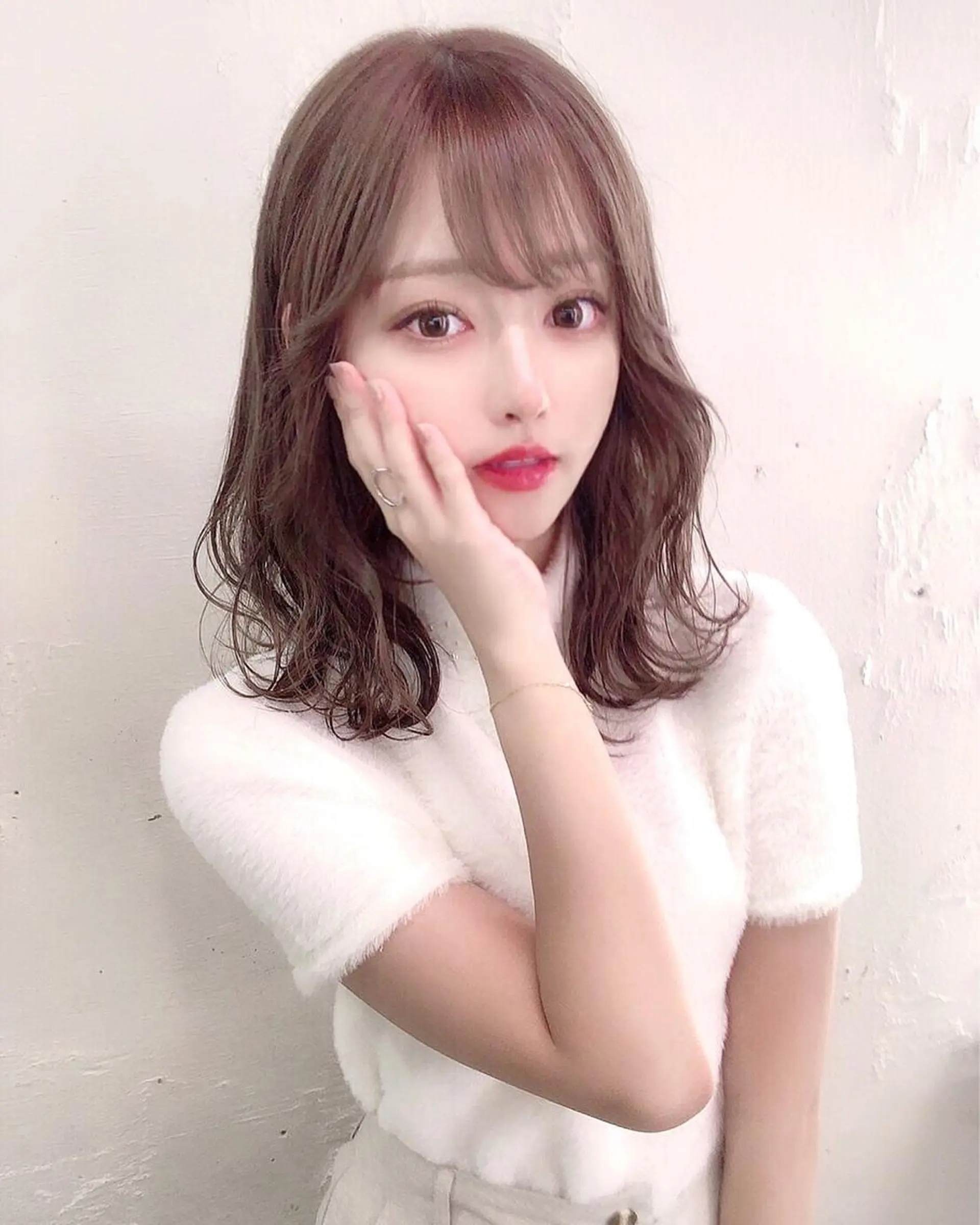 セミロング 外ハネヘア カット メンズミディアム パーマのヘアスタイル