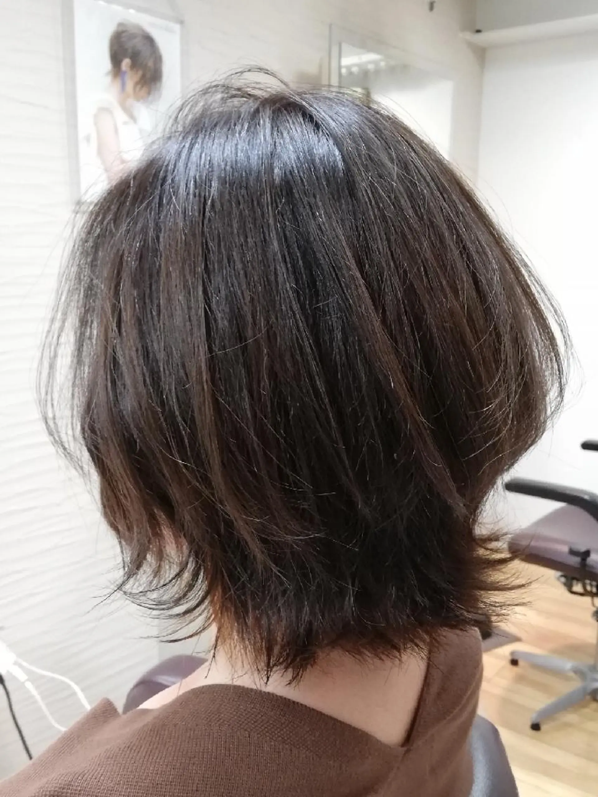 ミディアム ボブレイヤー ボブ レイヤーカット 外ハネヘア カット ヘアカラー トリートメント YASUHIRO グレージュ/メンズのヘアスタイル