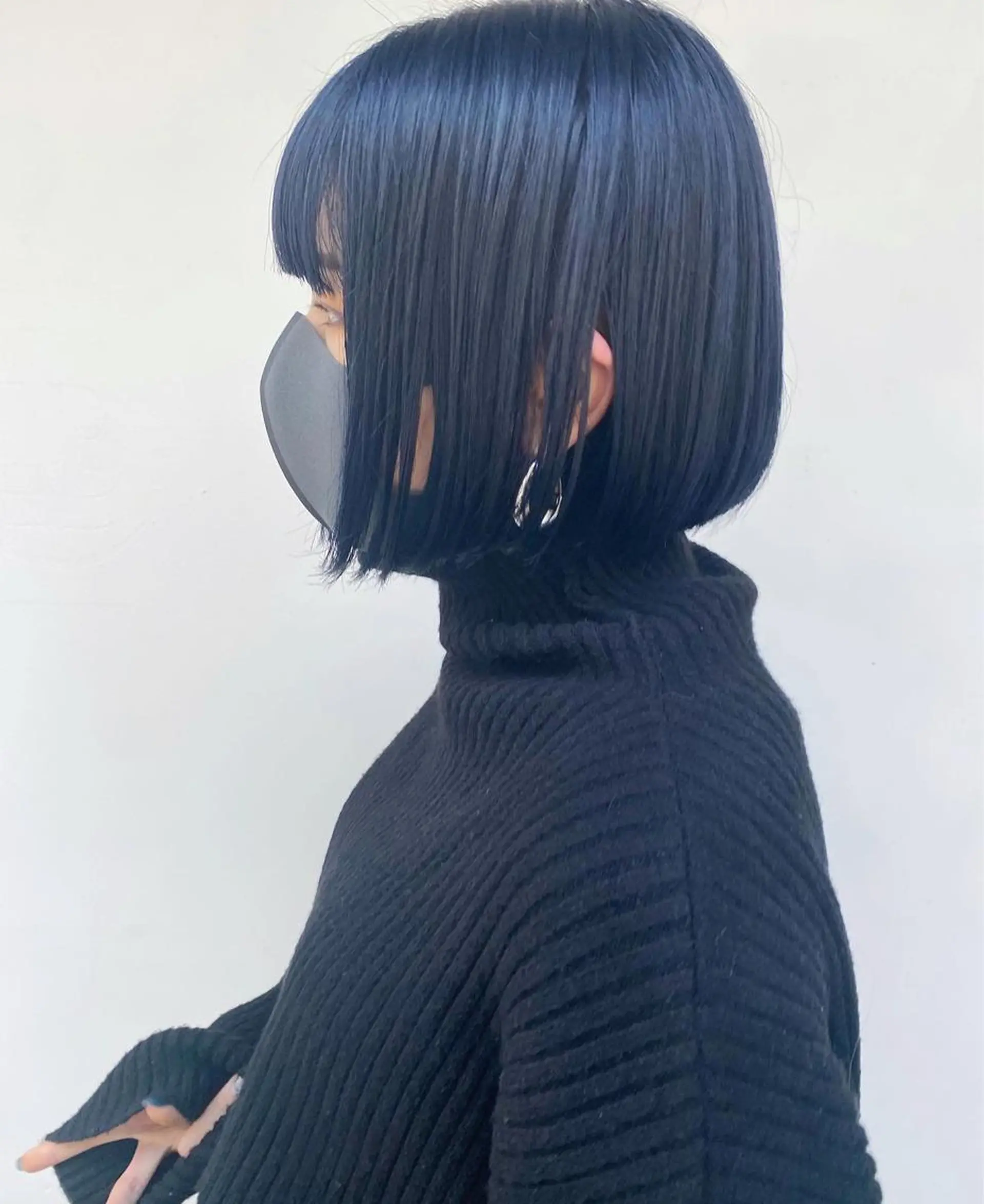 ショート カラー 黒髪 ブリーチ ブルーカラー ブルーブラック カット ヘアカラー トリートメント tonari 梅田、中崎町のヘアスタイル