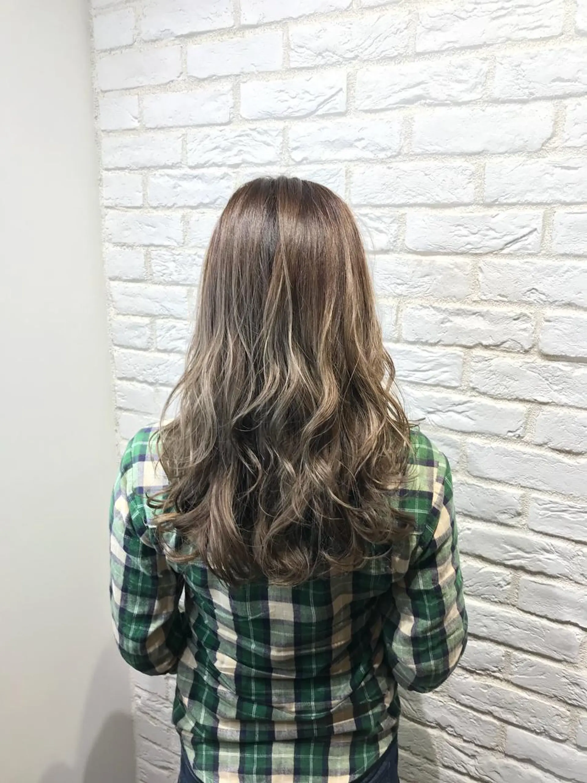 ロング カラー ベージュカラー ハイライトカラー ハイライト Neale. yumiの眉毛・アイブロウイメージ