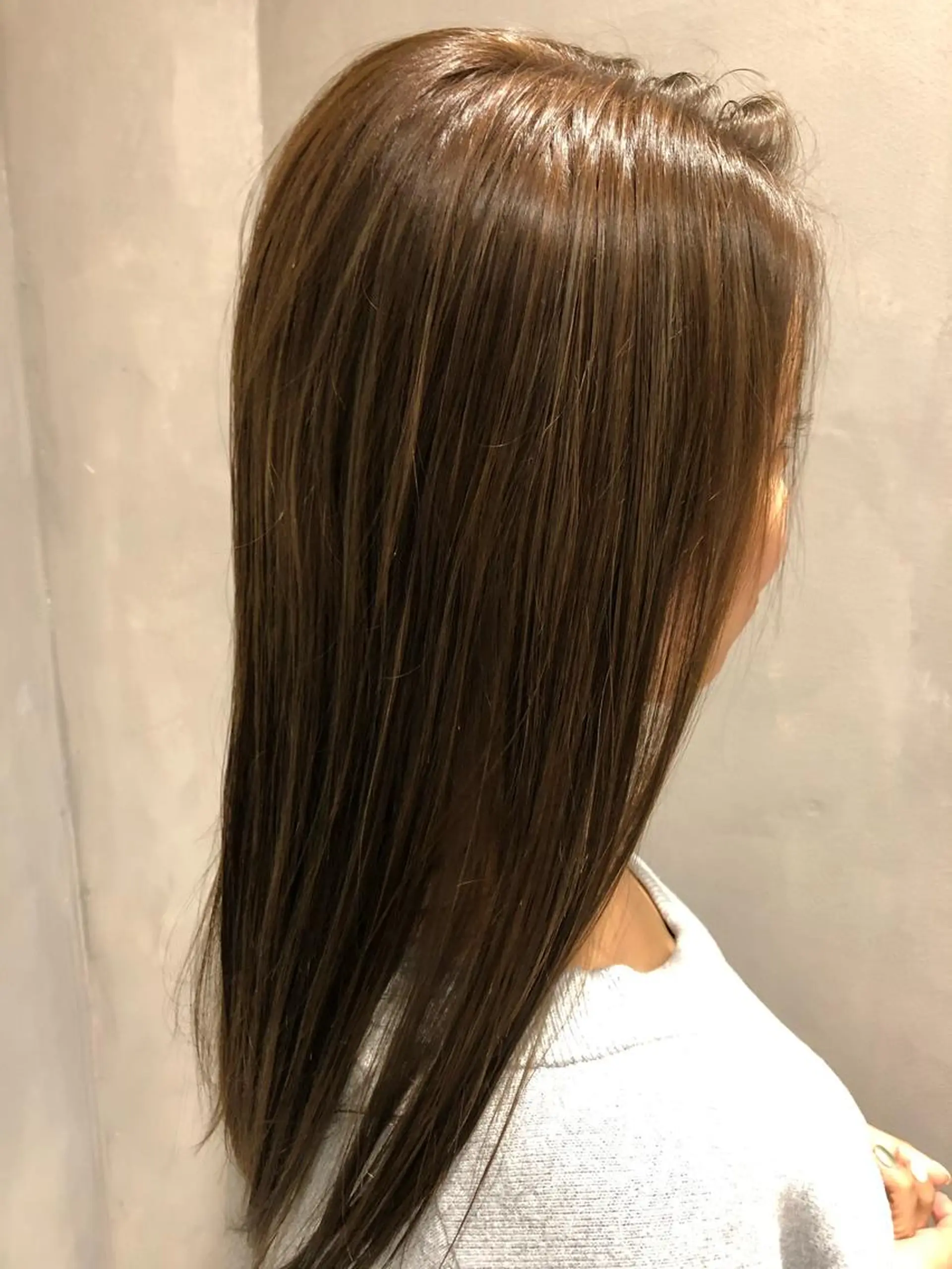セミロング ハイダメージ毛 縮毛矯正のヘアスタイル