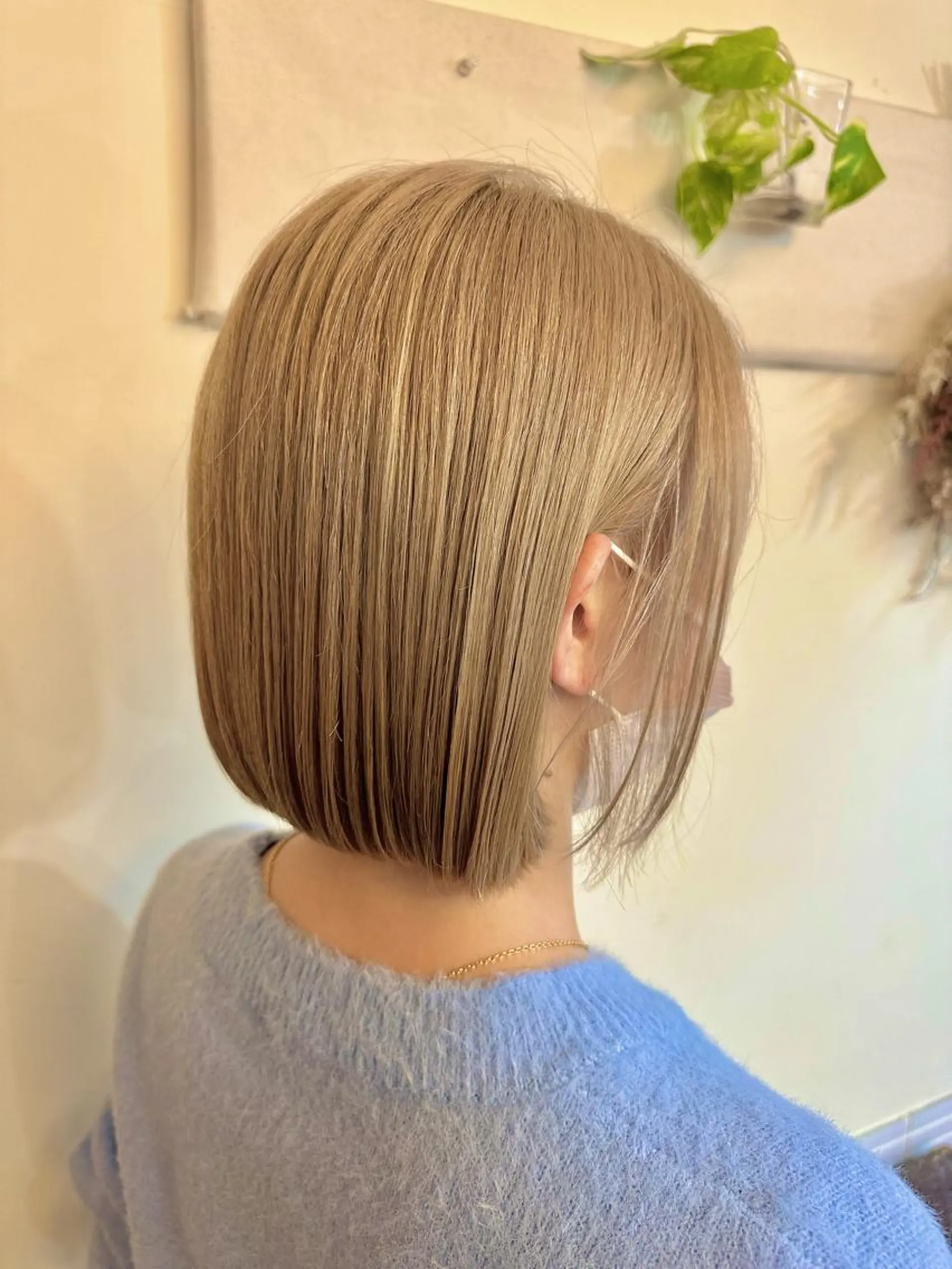 ショート カラー ベージュカラー ブリーチ ヘアカラー トリートメント 🌱ケミカル美容師 未来を綺麗に🌱優吾のヘアスタイル
