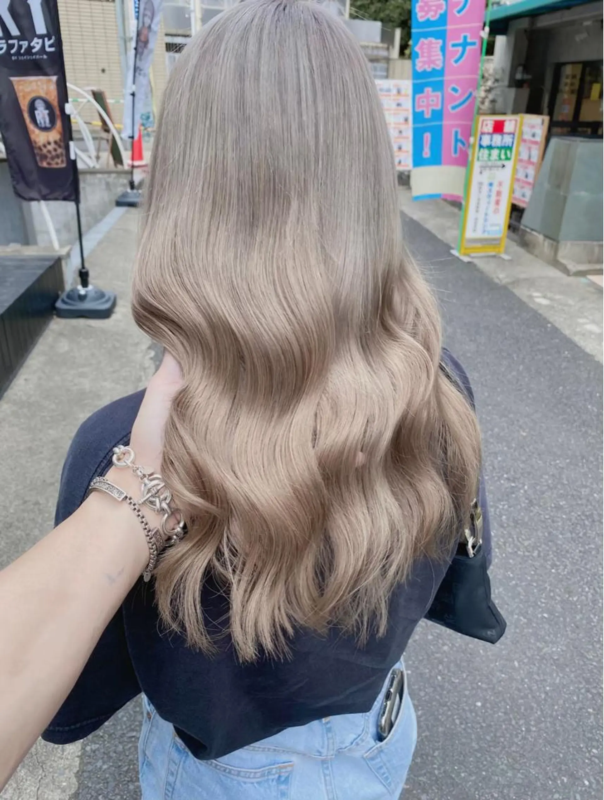 ロング カラー ベージュカラー 透明感カラー グレージュ 卒業式のヘアスタイル ヘアカラー トリートメント ブリーチ特化/レイヤ ーカット🥀マサルのヘアスタイル