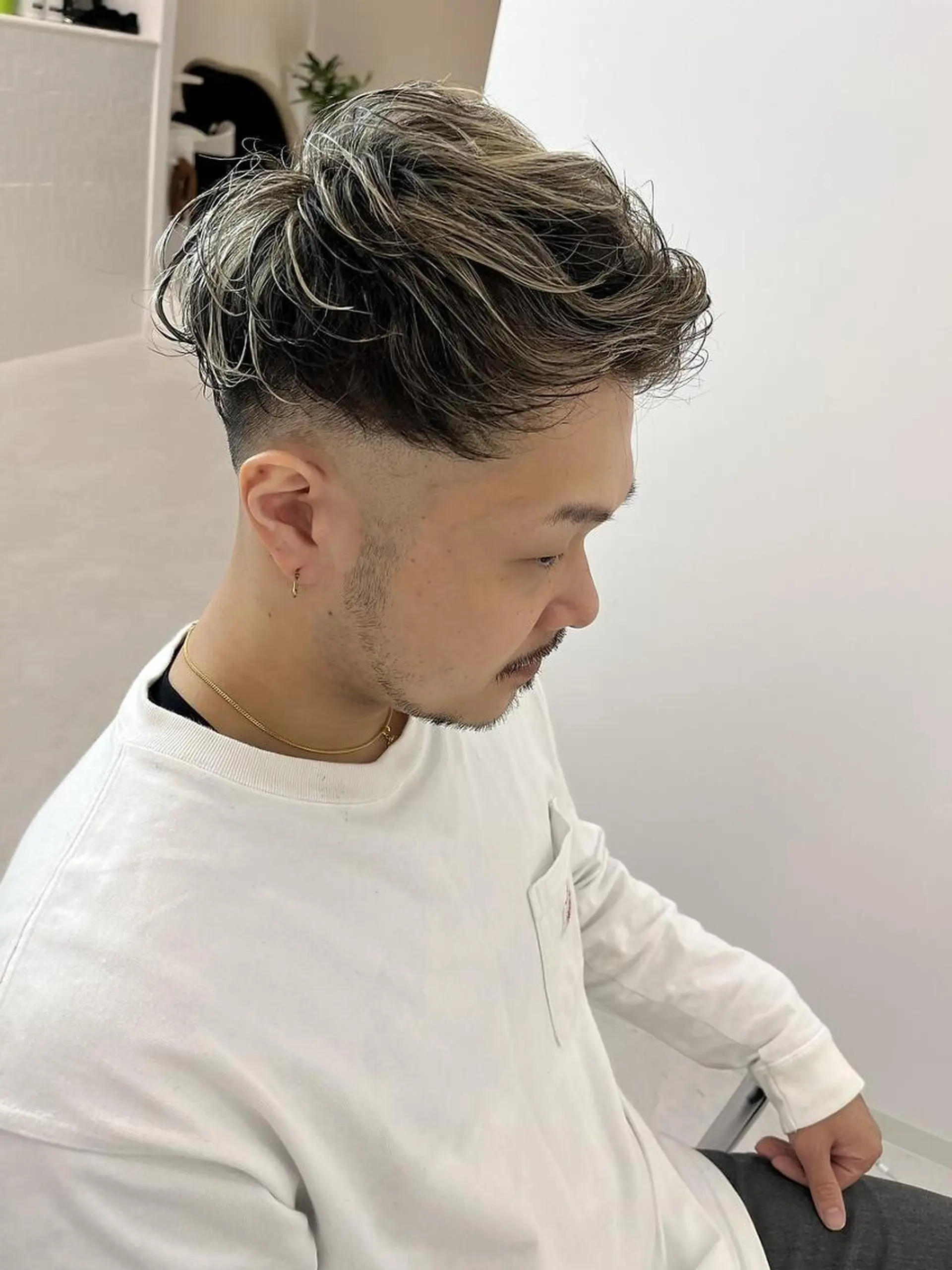ロング カット パーマ ❣️ハイトーン❣️ BLUE&Co.のヘアスタイル