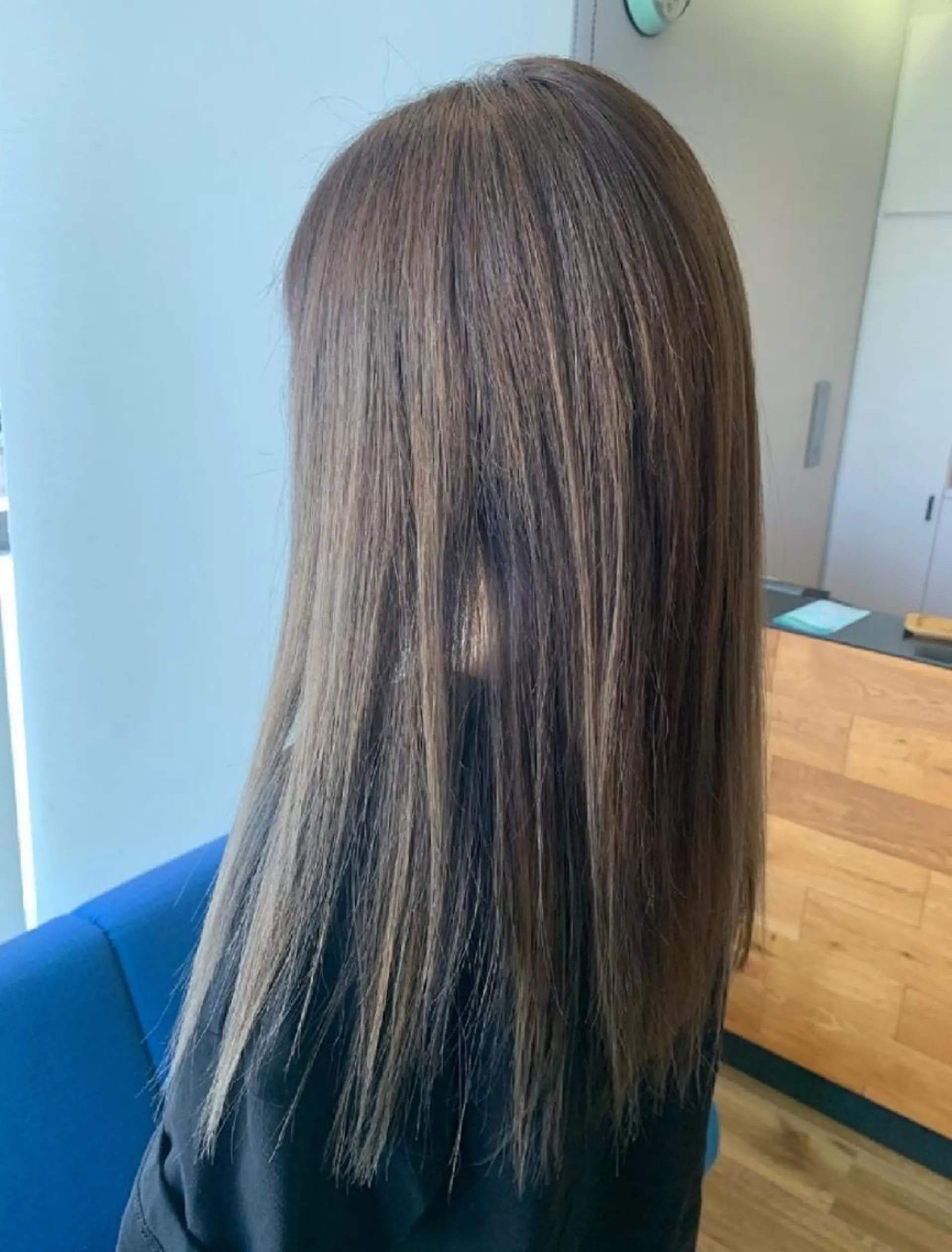 カラー アッシュ ベージュカラー ブリーチ 堀 望美のヘアスタイル