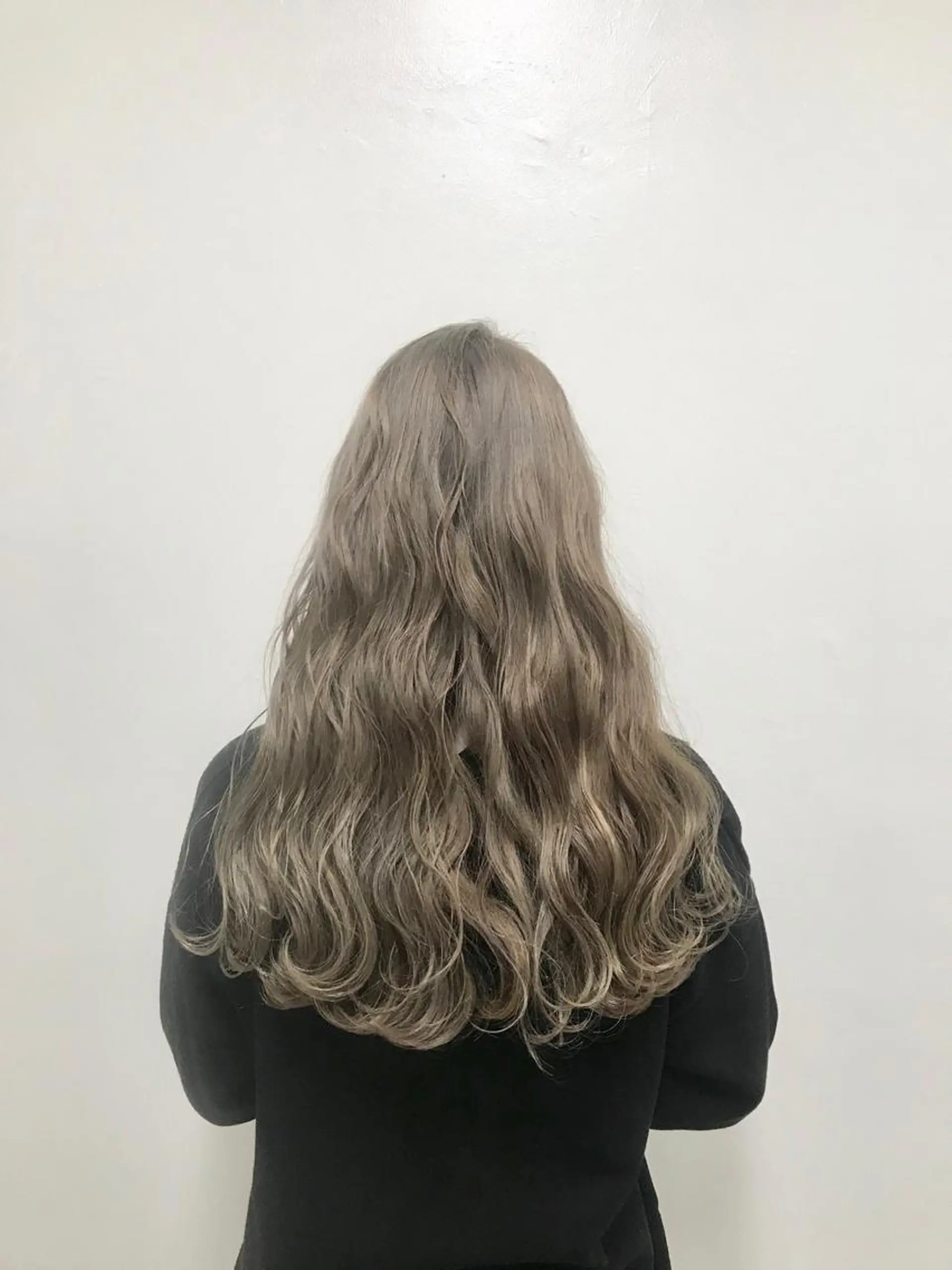 ロング カラー ベージュカラー ブリーチ ハイトーンカラー ハイトーンベージュ エリアNo.1カラー ⭐️hikaru⭐️のヘアスタイル