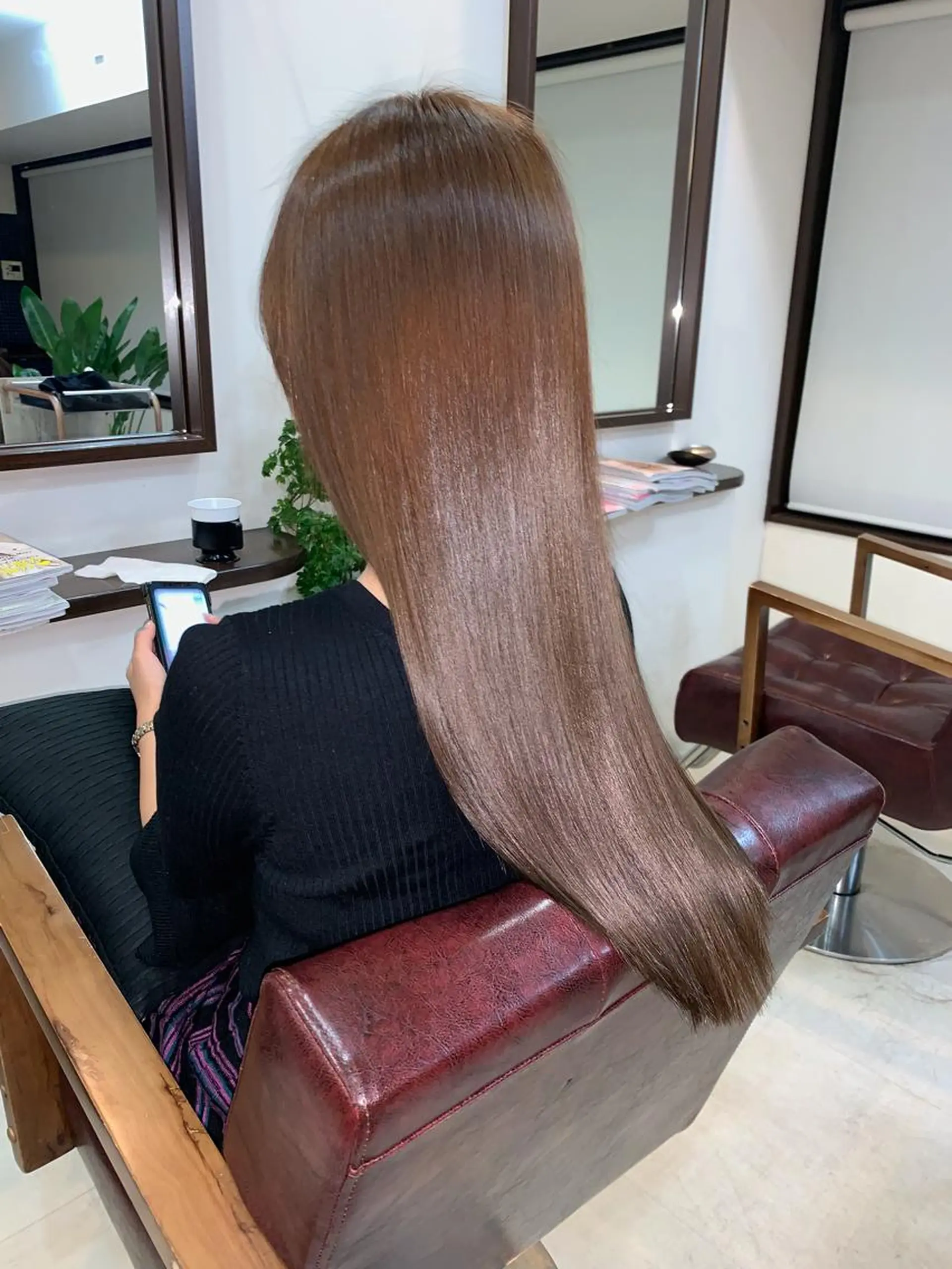 ロング ラベンダーベージュ くびれヘア 外国人風カラー ハイライト 髪質改善 トリートメント 隠れ家美容室 RAW TOKYO 【公式】のヘアスタイル