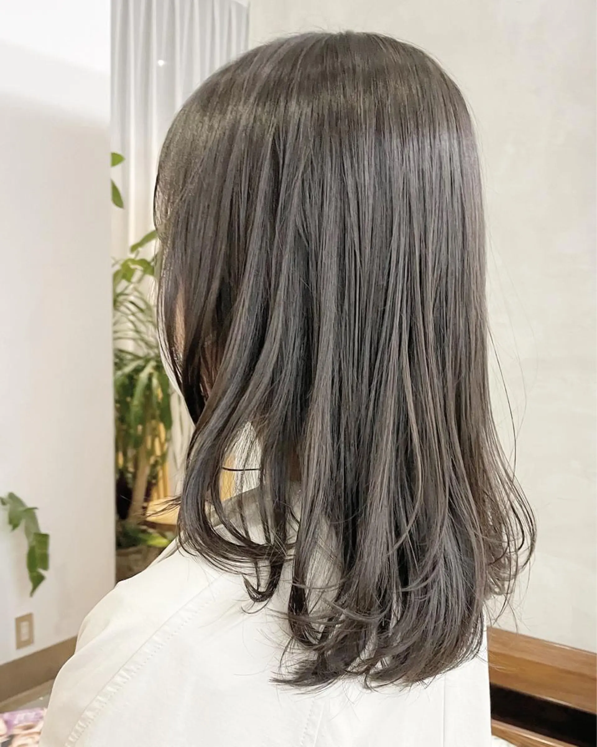 セミロング カラー Saki サキのヘアスタイル
