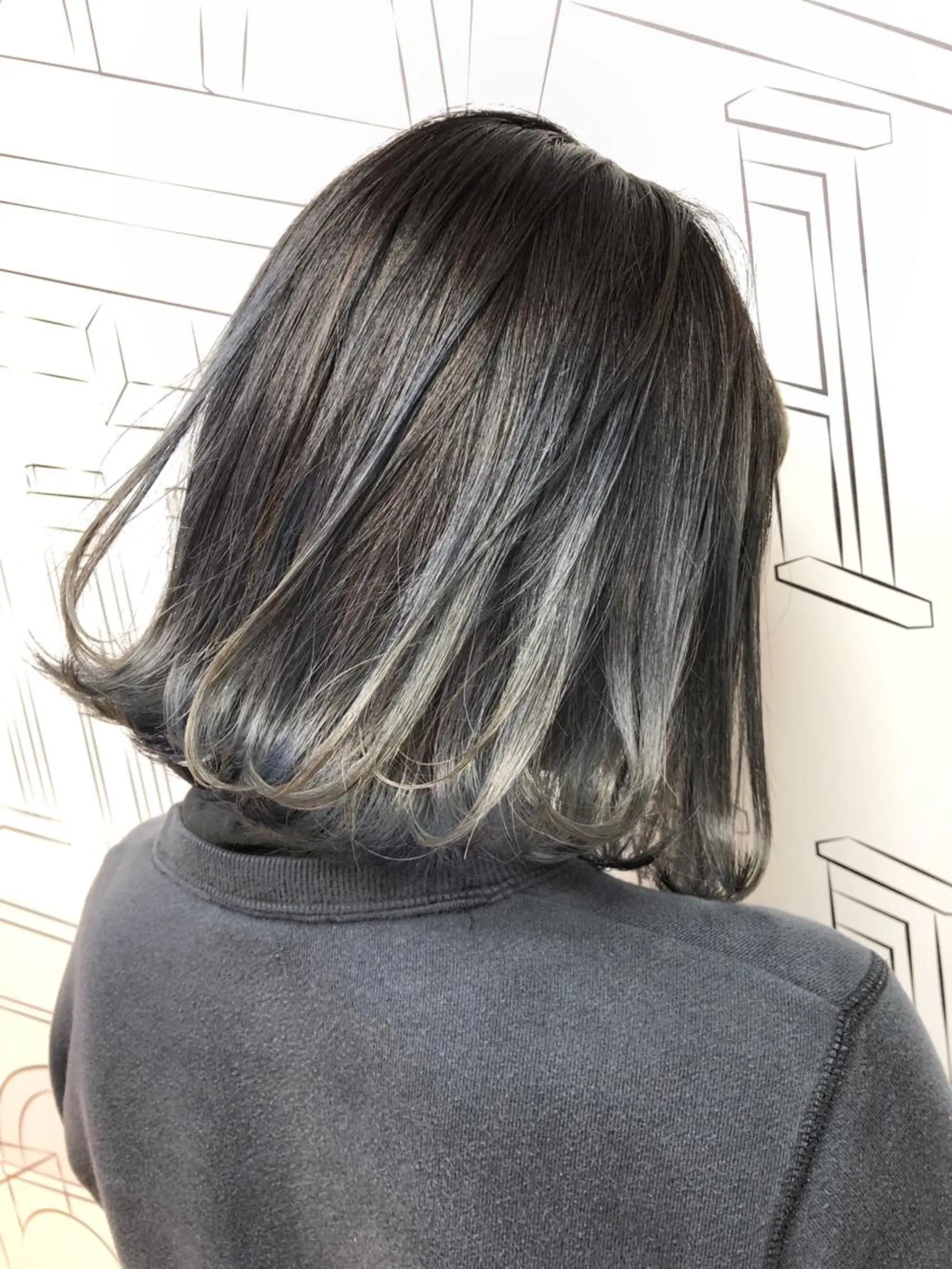 ミディアム カラー ブルーカラー グラデーションカラー シルバー レイヤー⭐️カラー ⭐️平川雅史のヘアスタイル