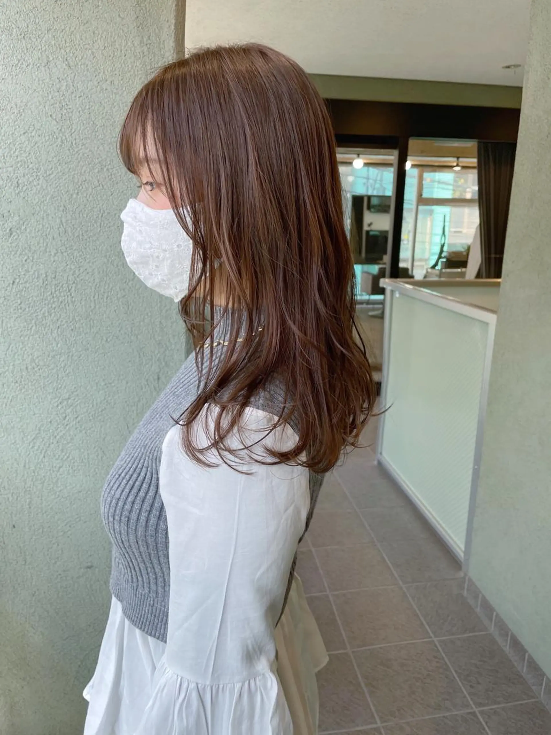 セミロング カラー ベージュカラー シルバー シルバーベージュ カット ヘアカラー トリートメント HIROKI ” stylistのヘアスタイル