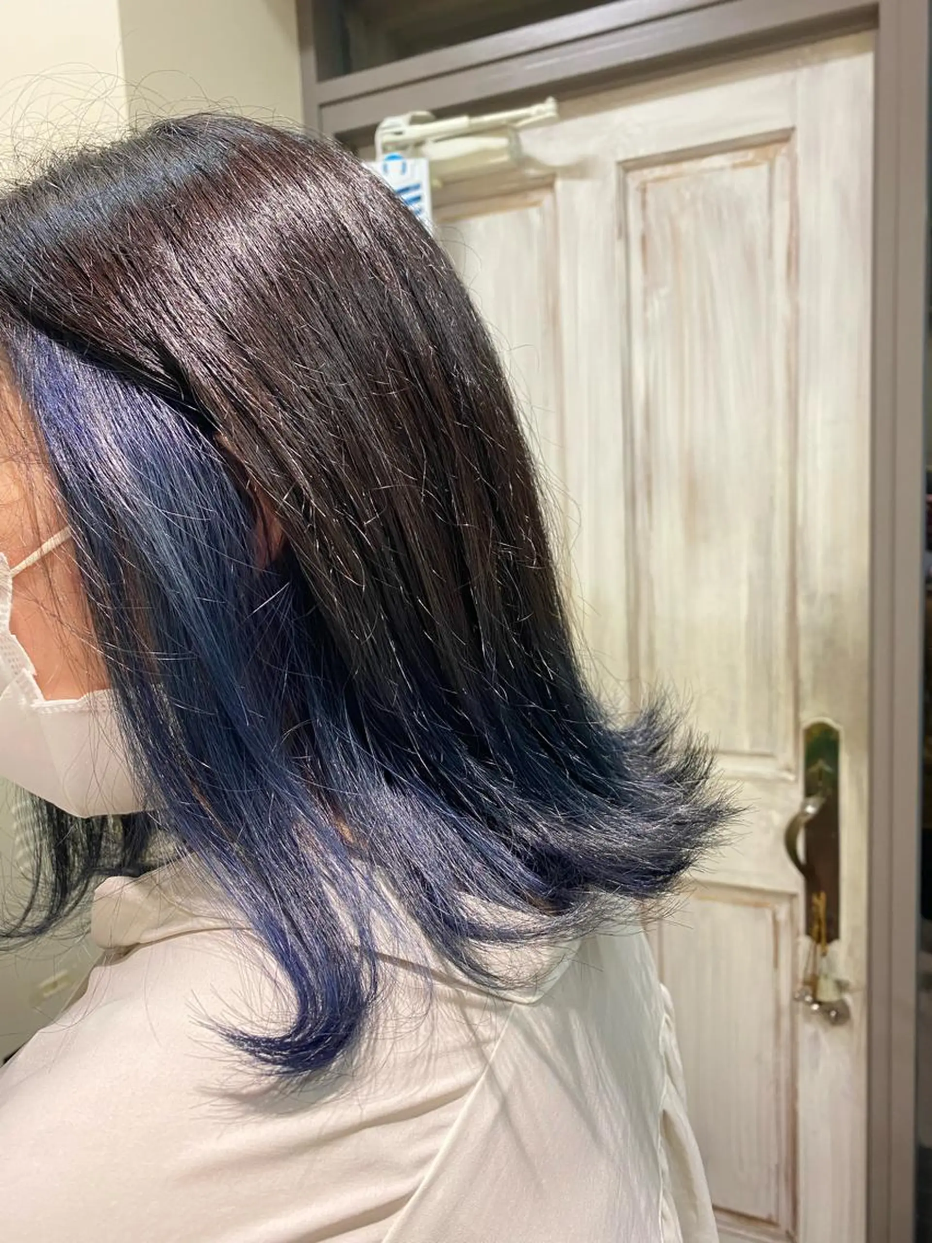 カラー ブリーチ ブルーカラー グラデーションカラー 後藤 瀬奈のヘアスタイル
