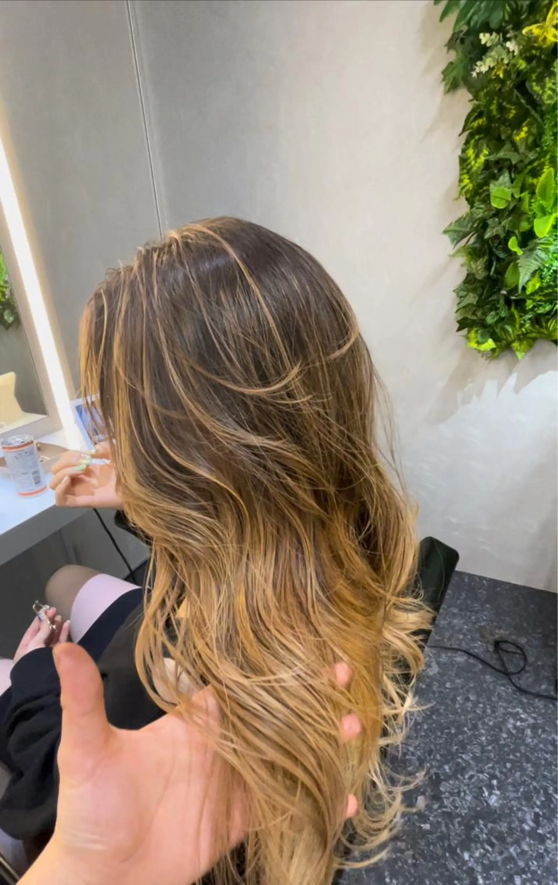 ロング レイヤーカット カット ヘアカラー トリートメント TMJ所属・バズる韓国ヘア 🇰🇷溝邊　拓麿のヘアスタイル