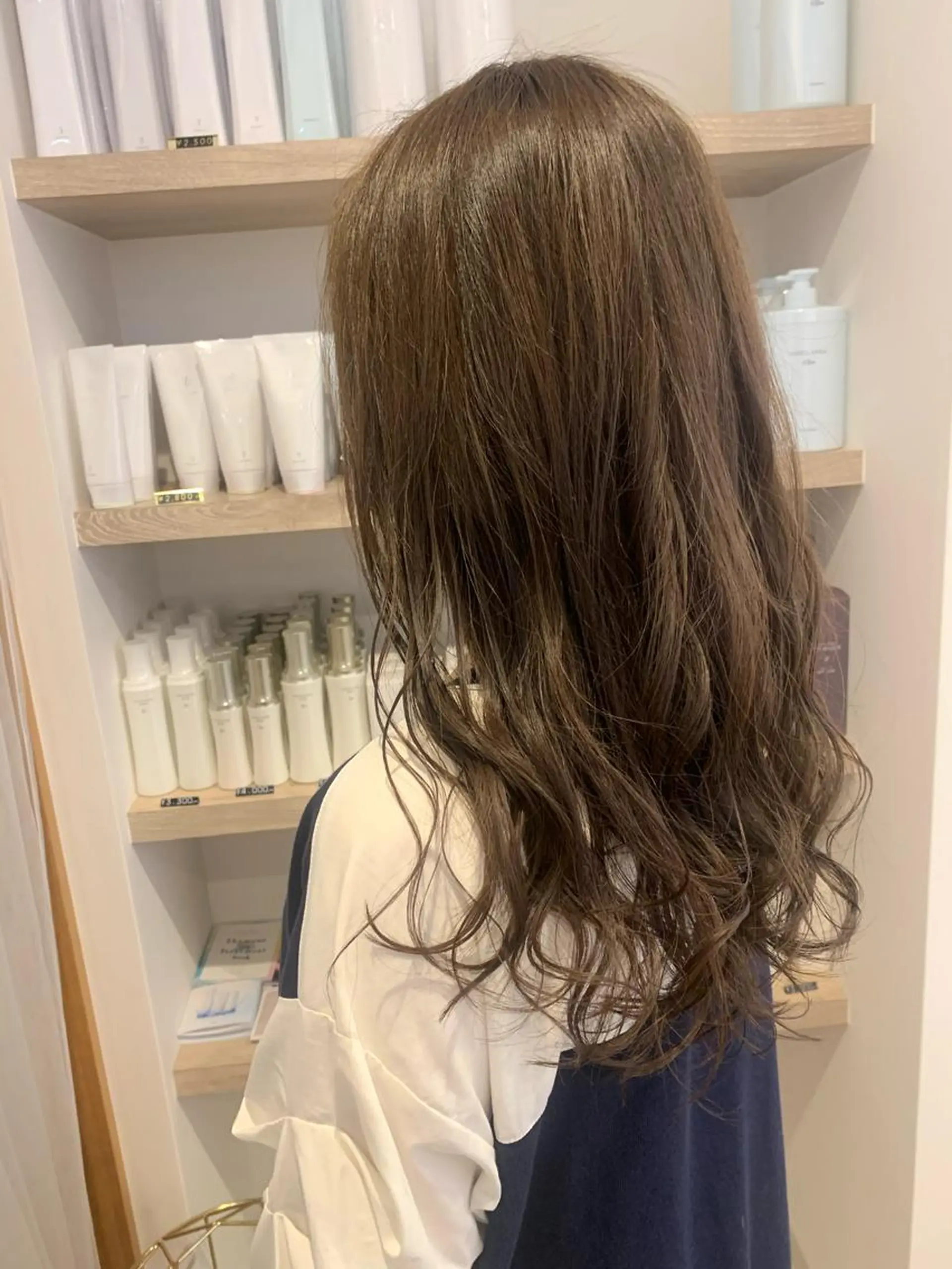 ロング カラー ベージュカラー オリーブベージュ カット ヘアカラー cher. 新井瑞希のヘアスタイル