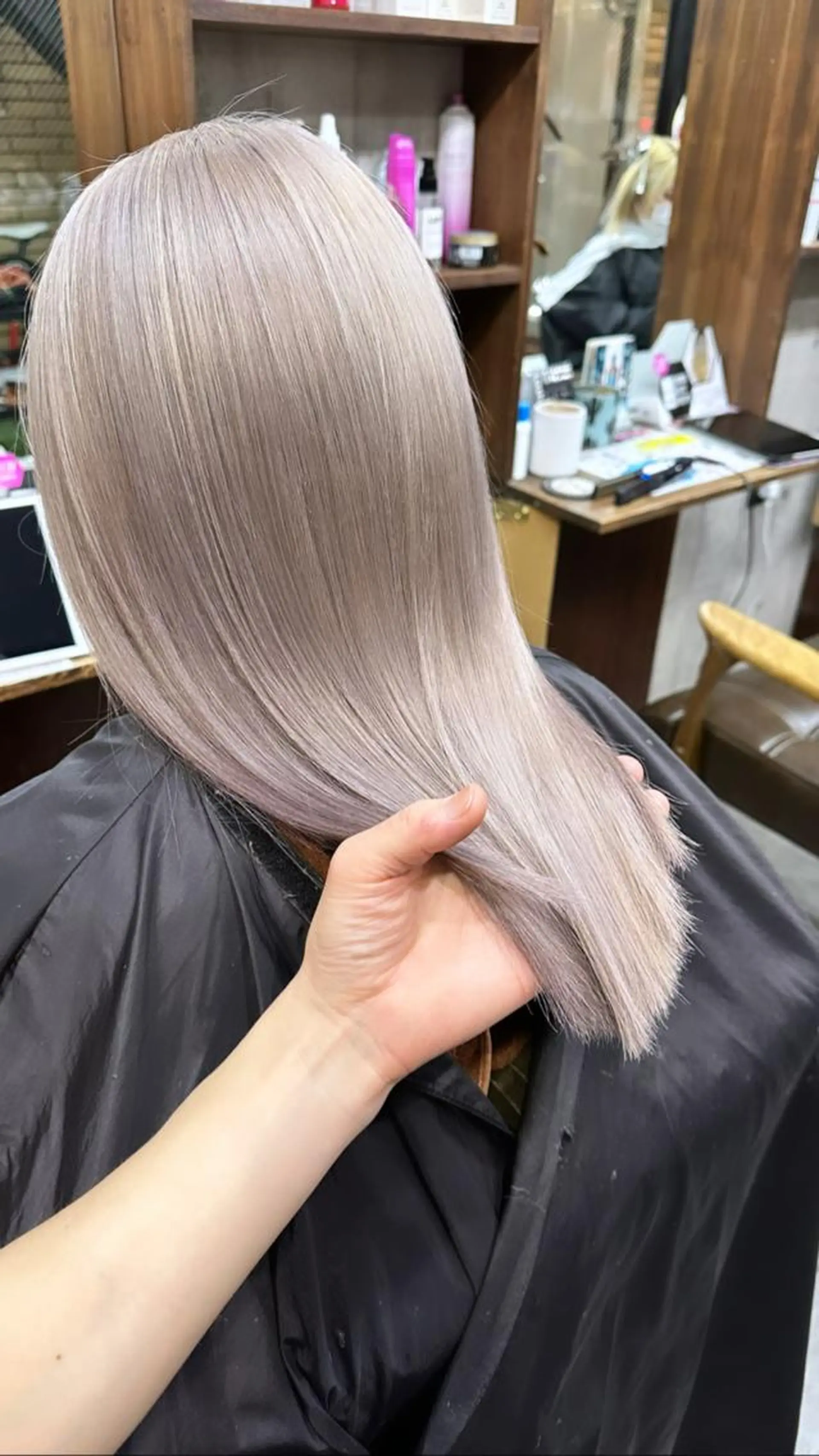 セミロング カラー ヘアカラー トリートメント ヘアセット 難波ブリーチカラー 伊藤洋輝のヘアスタイル