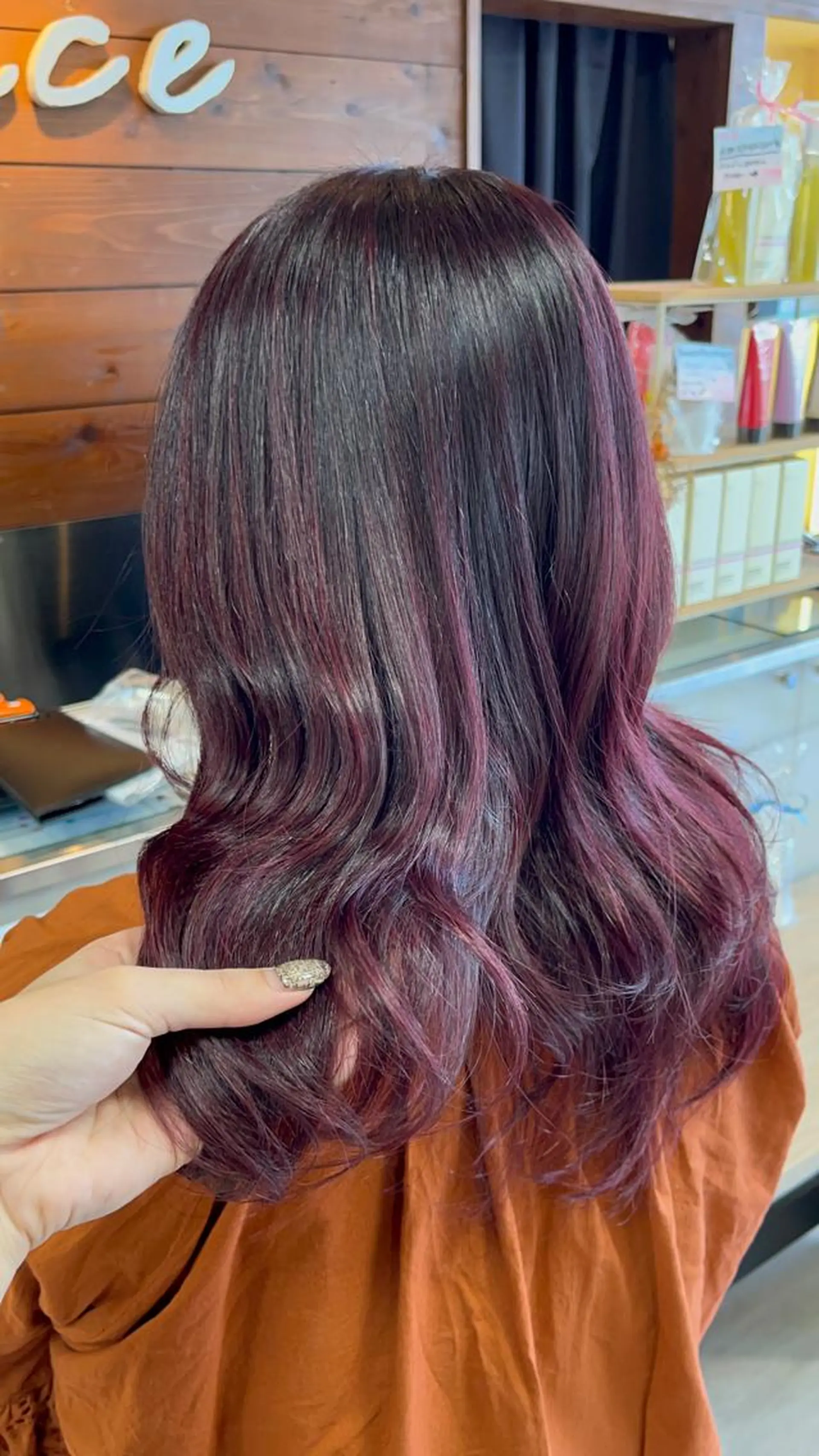 セミロング カラー ヘアアレンジ ハイライトカラー ピンクカラー ハイライト カット ヘアカラー トリートメント ヘッドスパ インナー×縮毛矯正 ピンクカラー澤井里菜のヘアスタイル