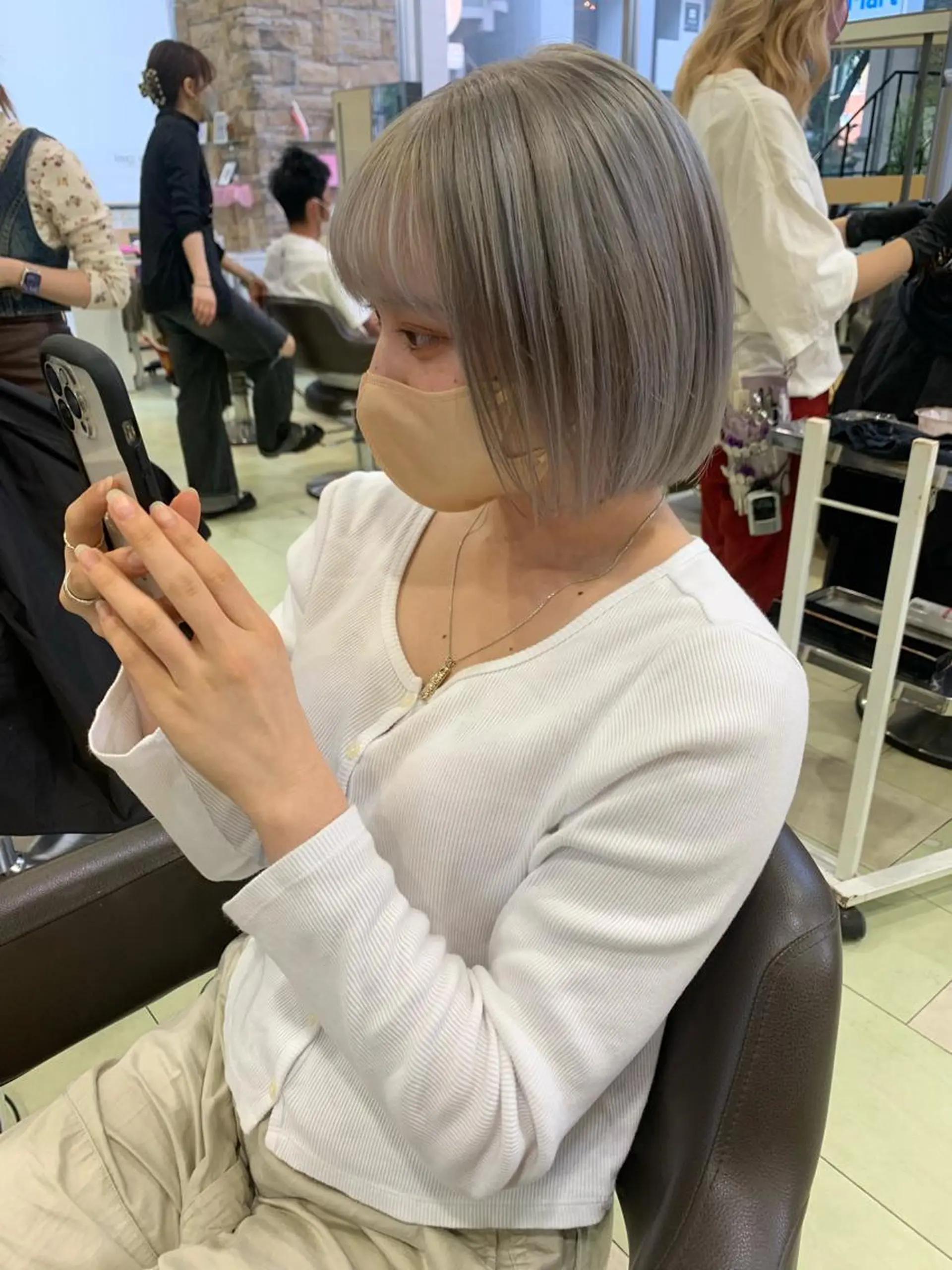 ショート カラー ヘアカラー 海外girl🤎 透明感ベージュmaoのヘアスタイル