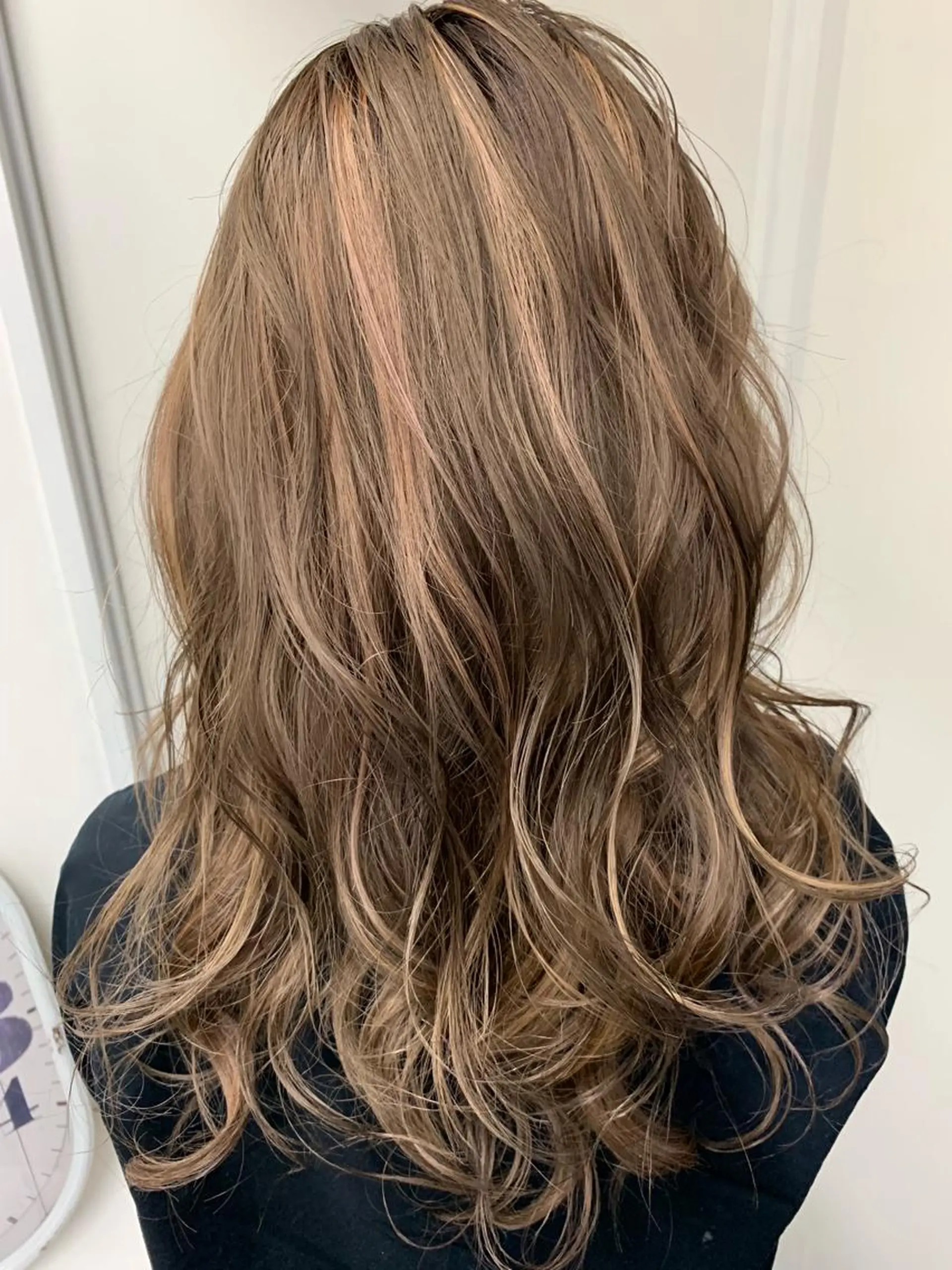 セミロング ハイライト 家田 竜のヘアスタイル