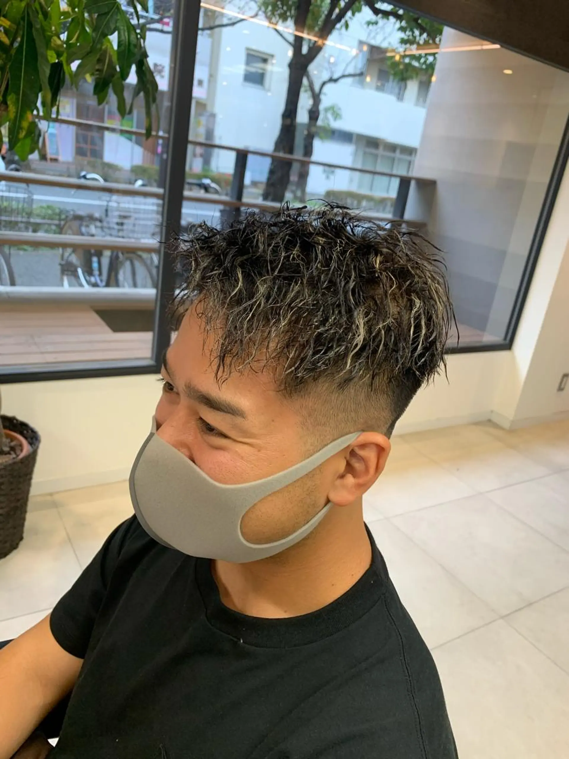 カラー パーマ メンズ メンズブリーチ フェードカット メンズパーマ 学生（メンズ向け） スキンフェード L PLACE所属・L PLACE 丸山一希のヘアスタイル