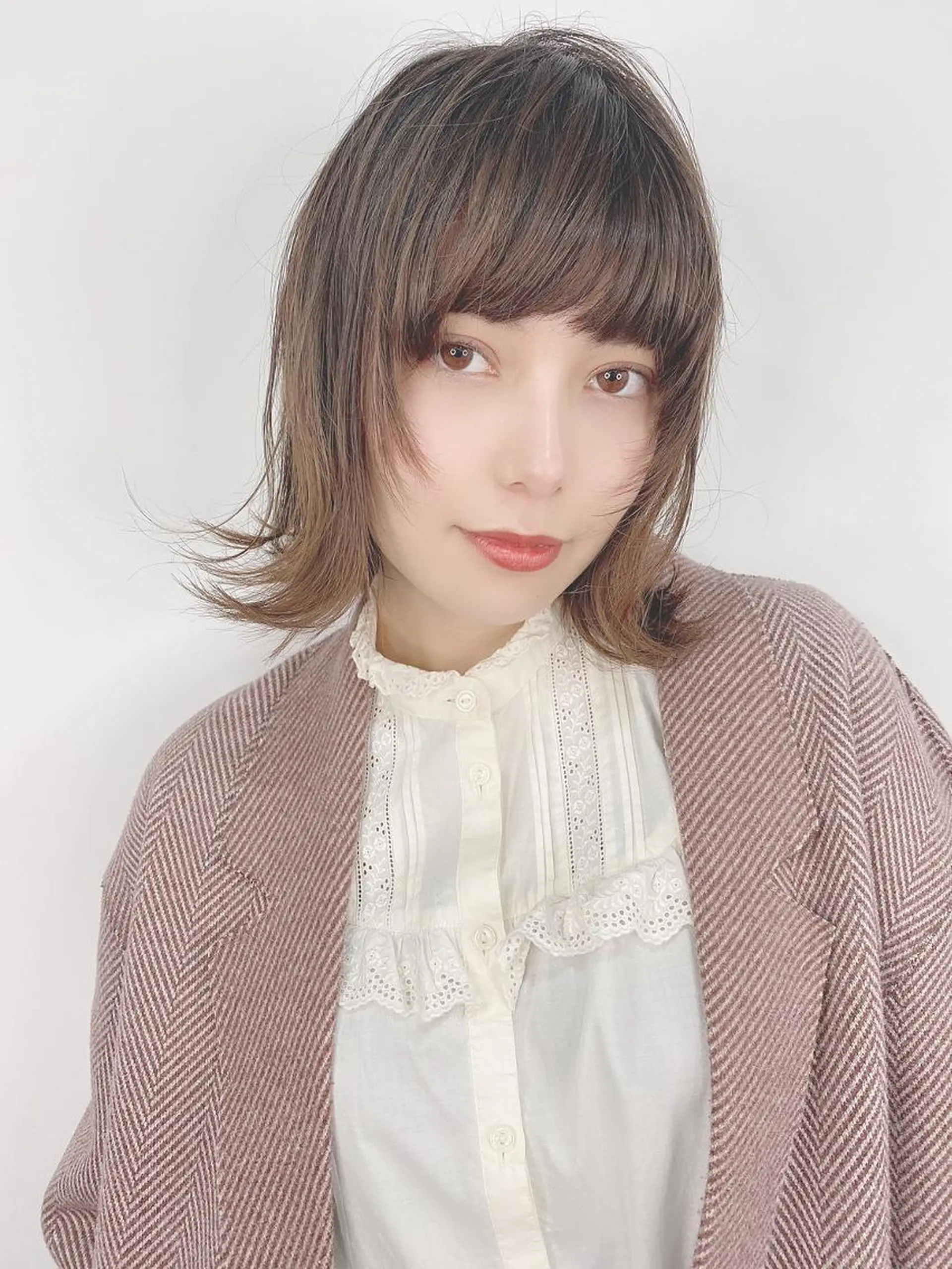 カラー ミディアム ブリーチ 小顔カット ⭐️Shelter by TOKYO⭐️のヘアスタイル