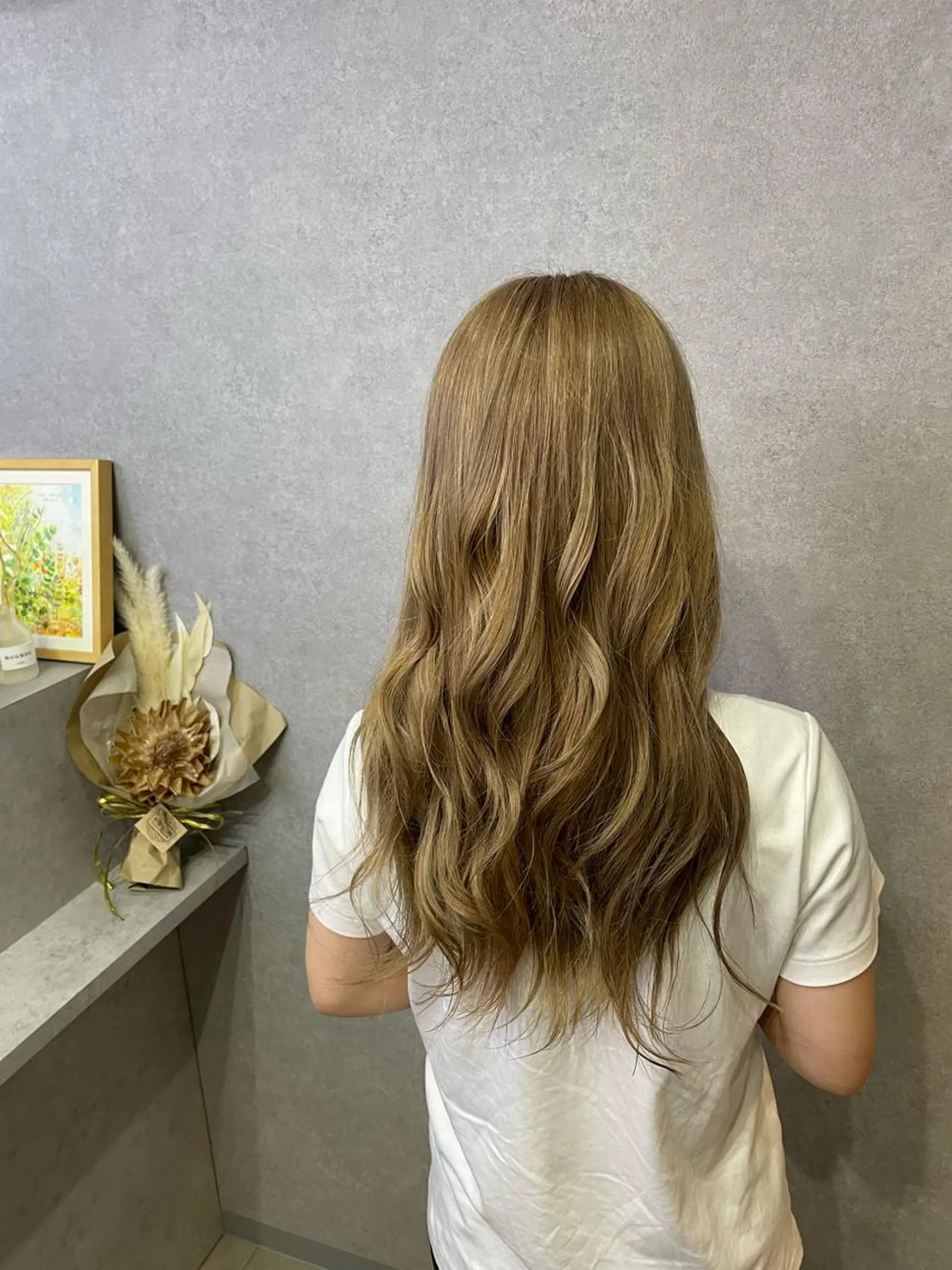 セミロング カラー ベージュカラー ミルクティーベージュ サブリナシュシュ所属・朝倉 海斗のヘアスタイル