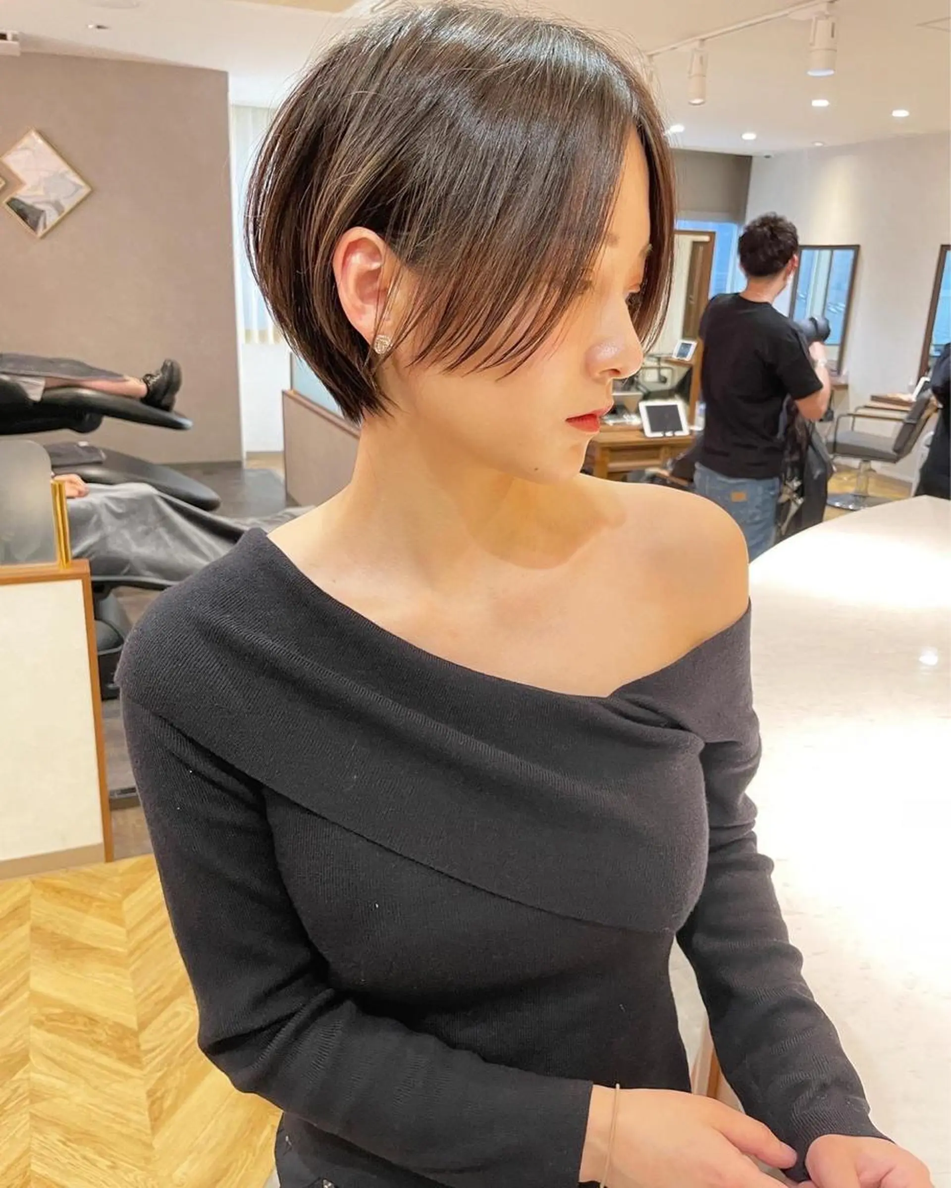 ショート ショートボブ ボブ 顔周りカット ショートヘア 小顔カット カット ヘアカラー トリートメント 💛ブリーチ&カット LEON🩶のヘアスタイル