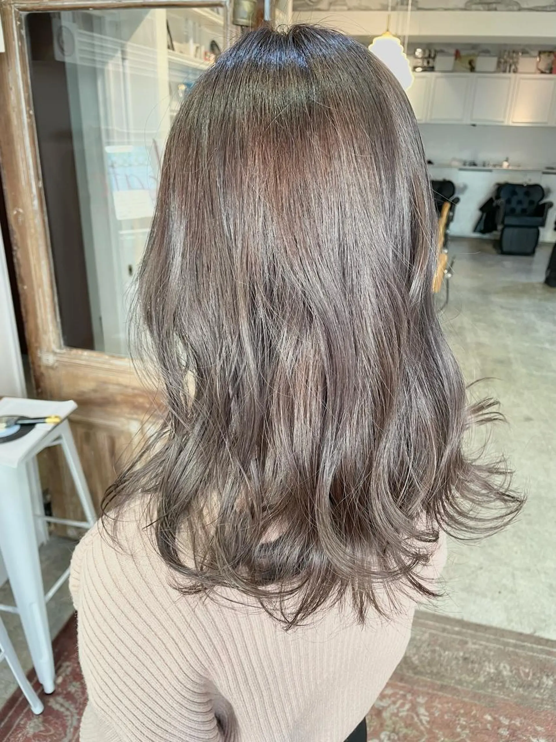 セミロング カラー ヘアアレンジ ベージュカラー ラテベージュ カット ヘアカラー トリートメント 山崎 澪のヘアスタイル