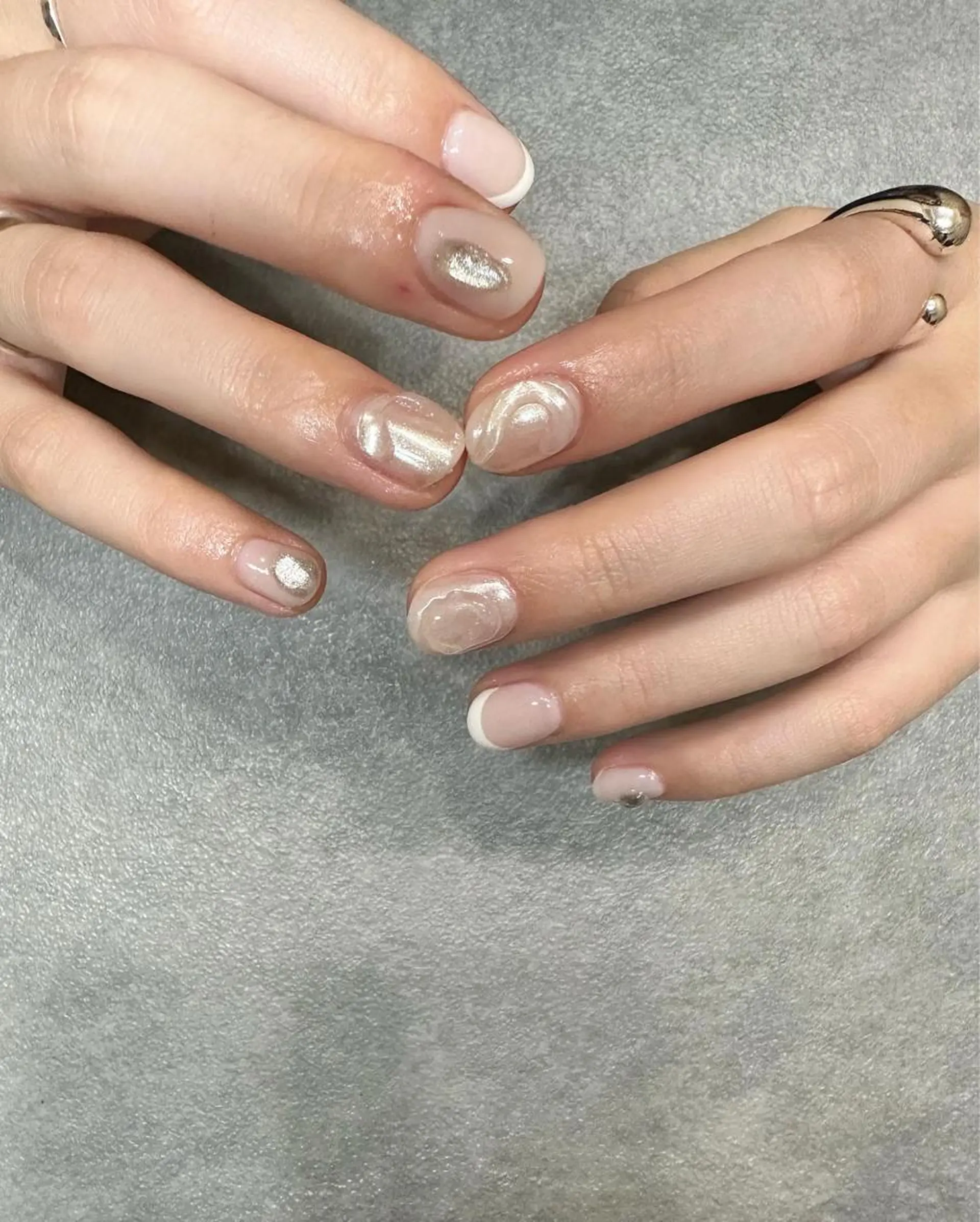 ネイル ホワイト ハンドネイル フットネイル kiii.__ ✴︎*のネイルデザイン