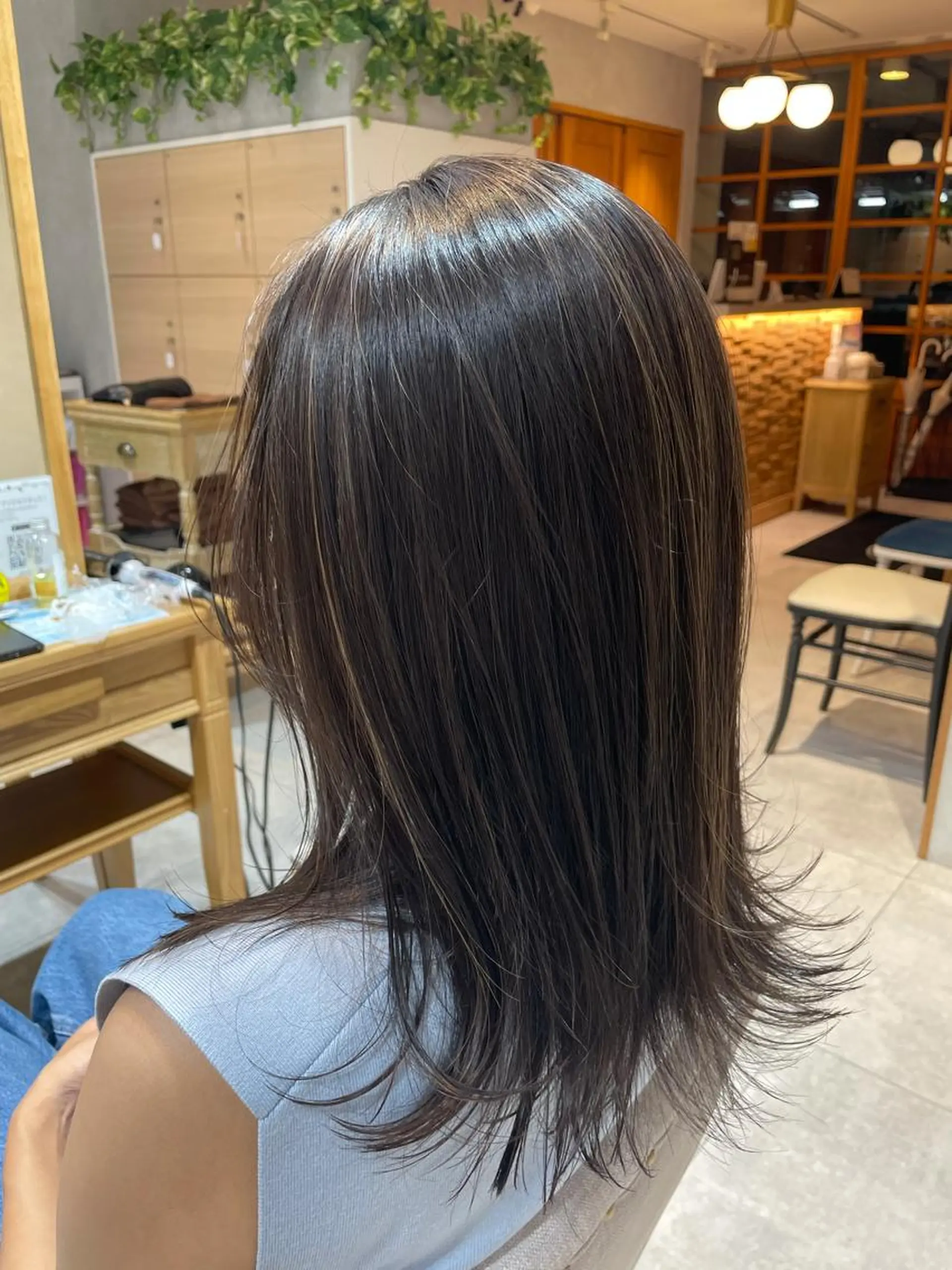 セミロング カラー ブリーチ ケアブリーチ ハイライトカラー ハイライト 若林 良のヘアスタイル