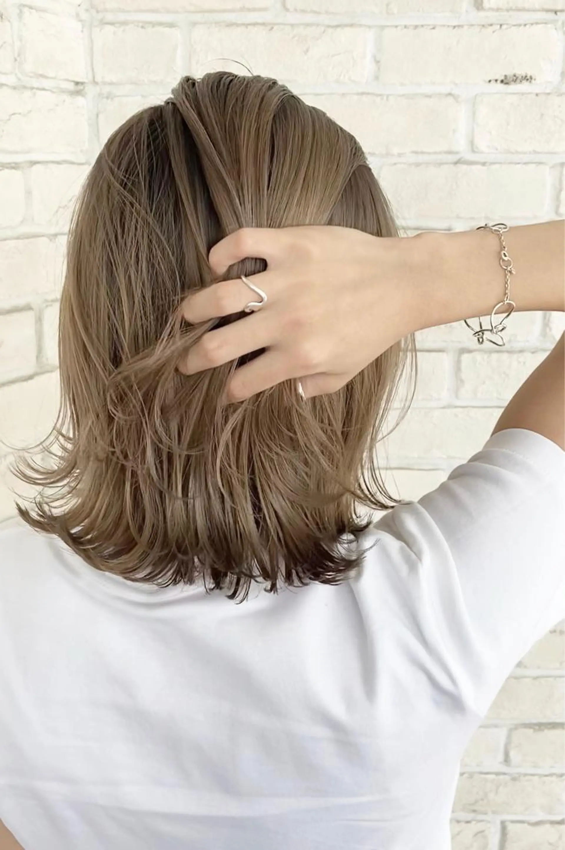 ミディアム カット ヘアカラー トリートメント エクステ ヘッドスパ ヘアセット 白髪ぼかしハイライト ヘアアレンジのヘアスタイル