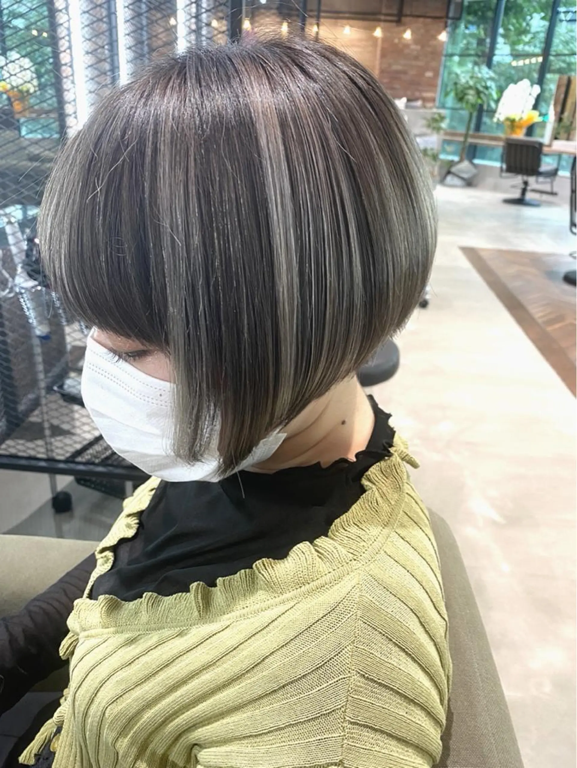 カラー ハイライトカラー シルバー ホワイトシルバー MUK ムクのヘアスタイル