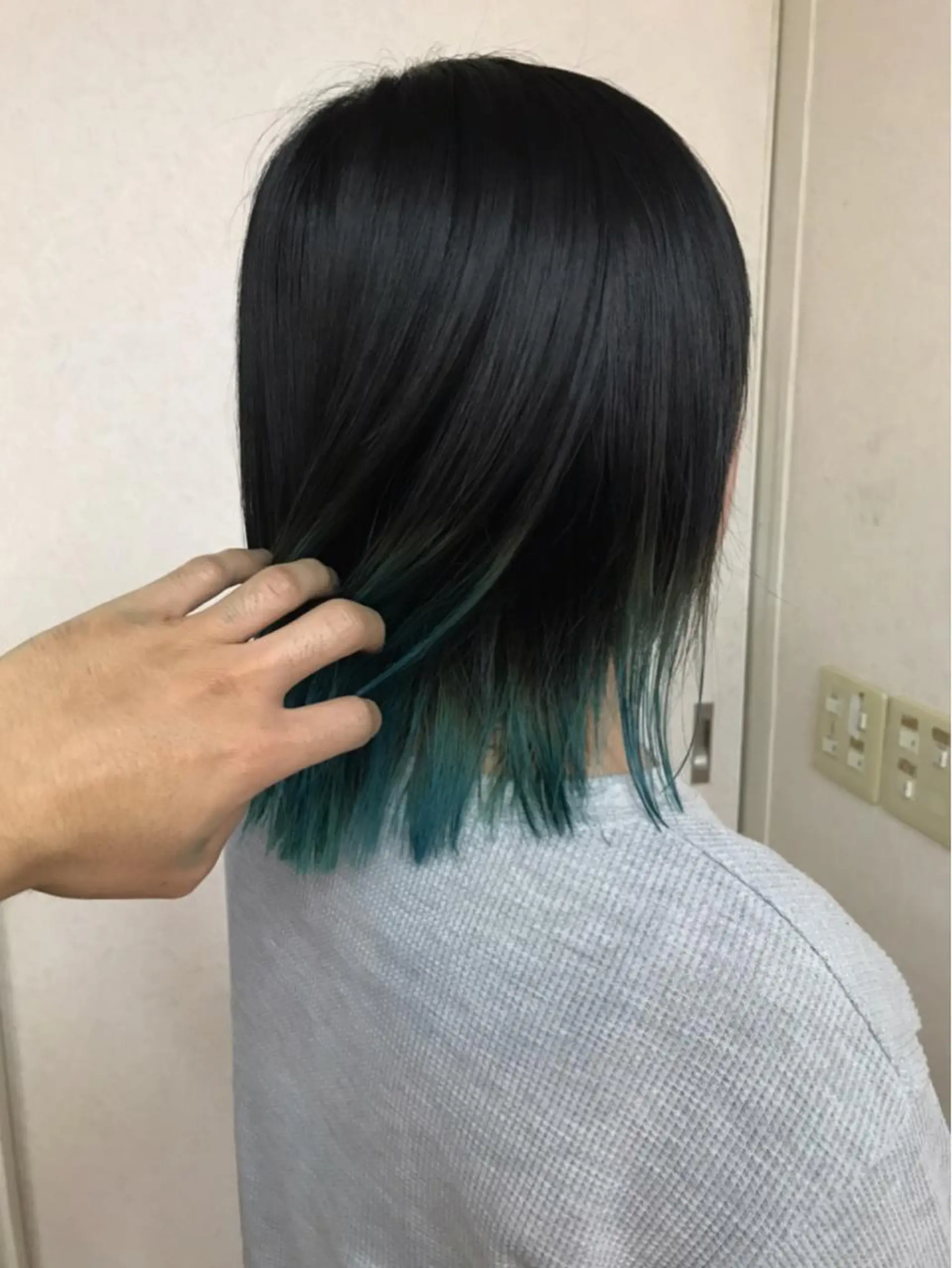 ミディアム カラー ヘアアレンジ ブルーカラー グラデーションカラー ヘアカラー トリートメント BOB所属・三輪 太一のヘアスタイル