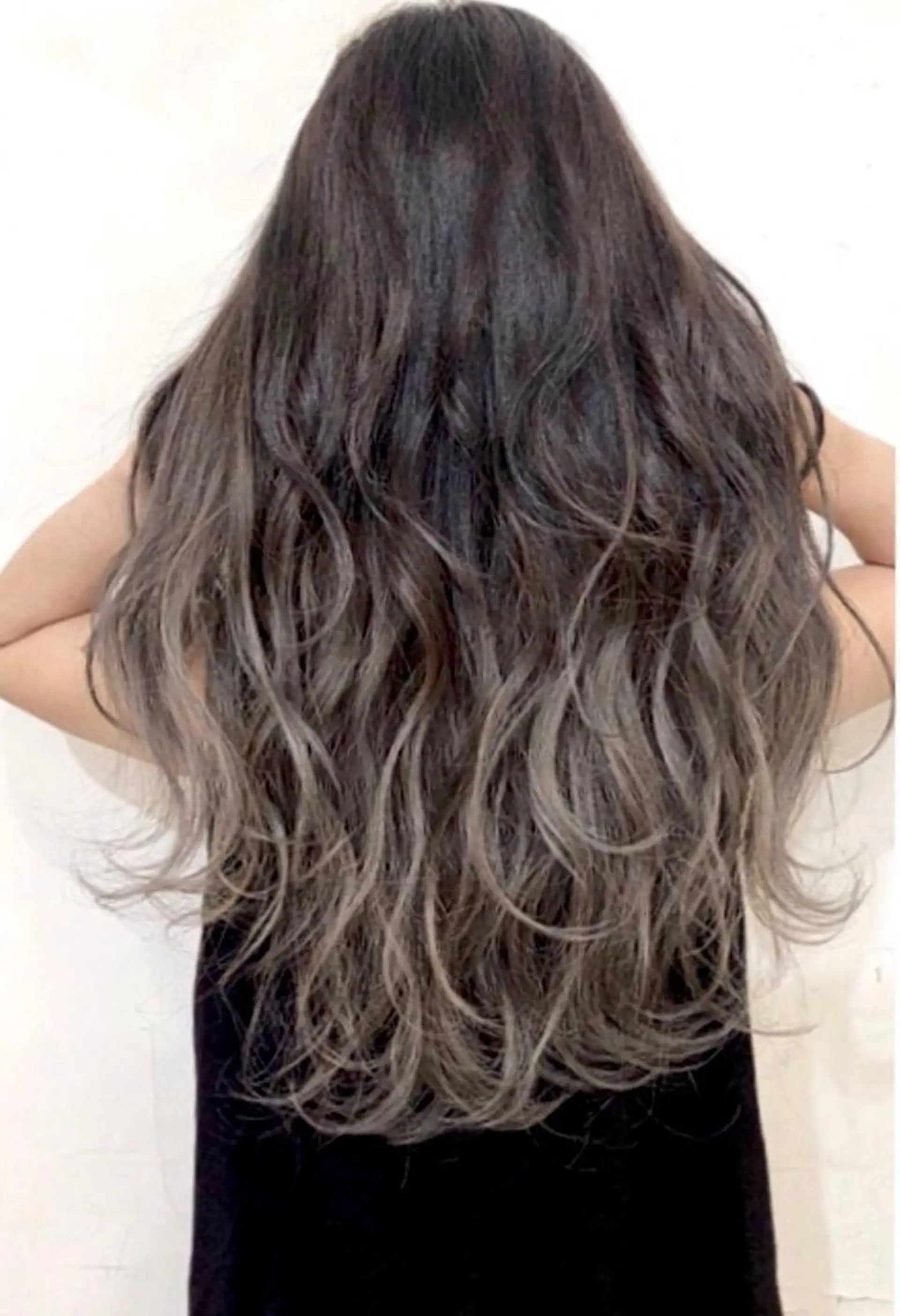 セミロング カラー グラデーションカラー グレージュ 海外ヘア/ 長谷川　裕起のヘアスタイル